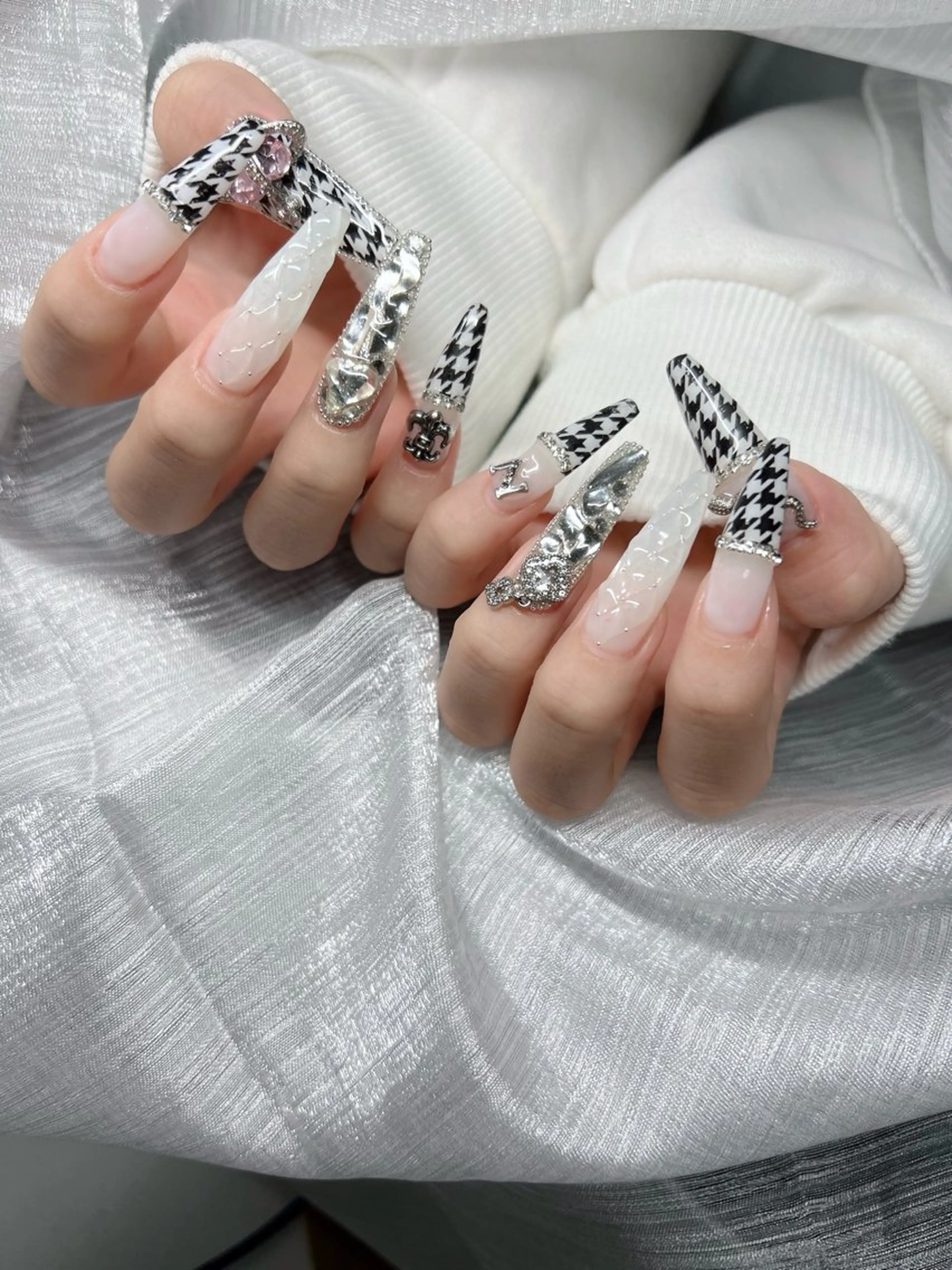 ネイル マグネットネイル ピンク ネイルチップ 冬ネイル Lee Nailsのネイルデザイン