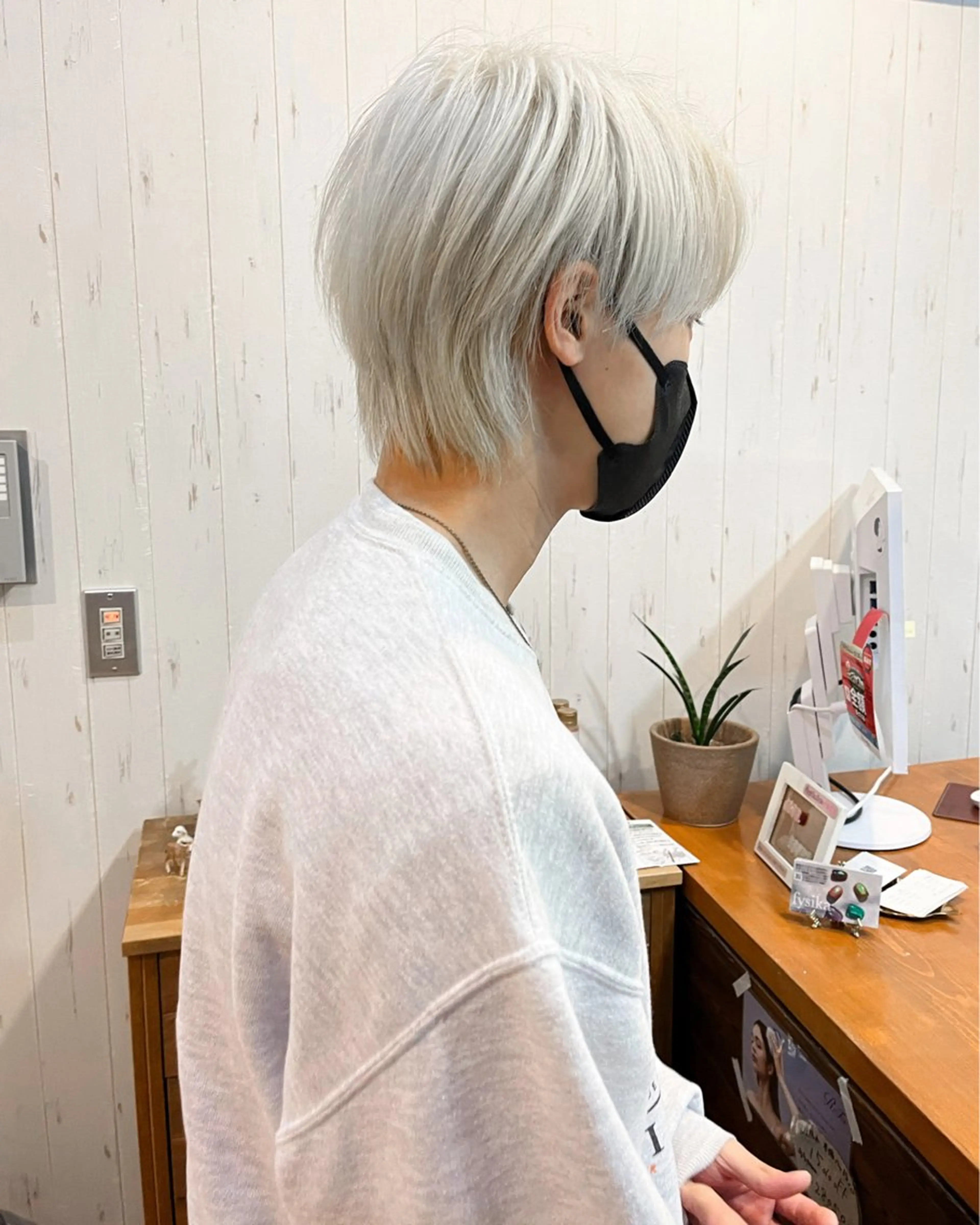 ショート カラー メンズ メンズブリーチ ブリーチ ウルフ/レイヤー/ ブリーチ/牧原歩夢のヘアスタイル