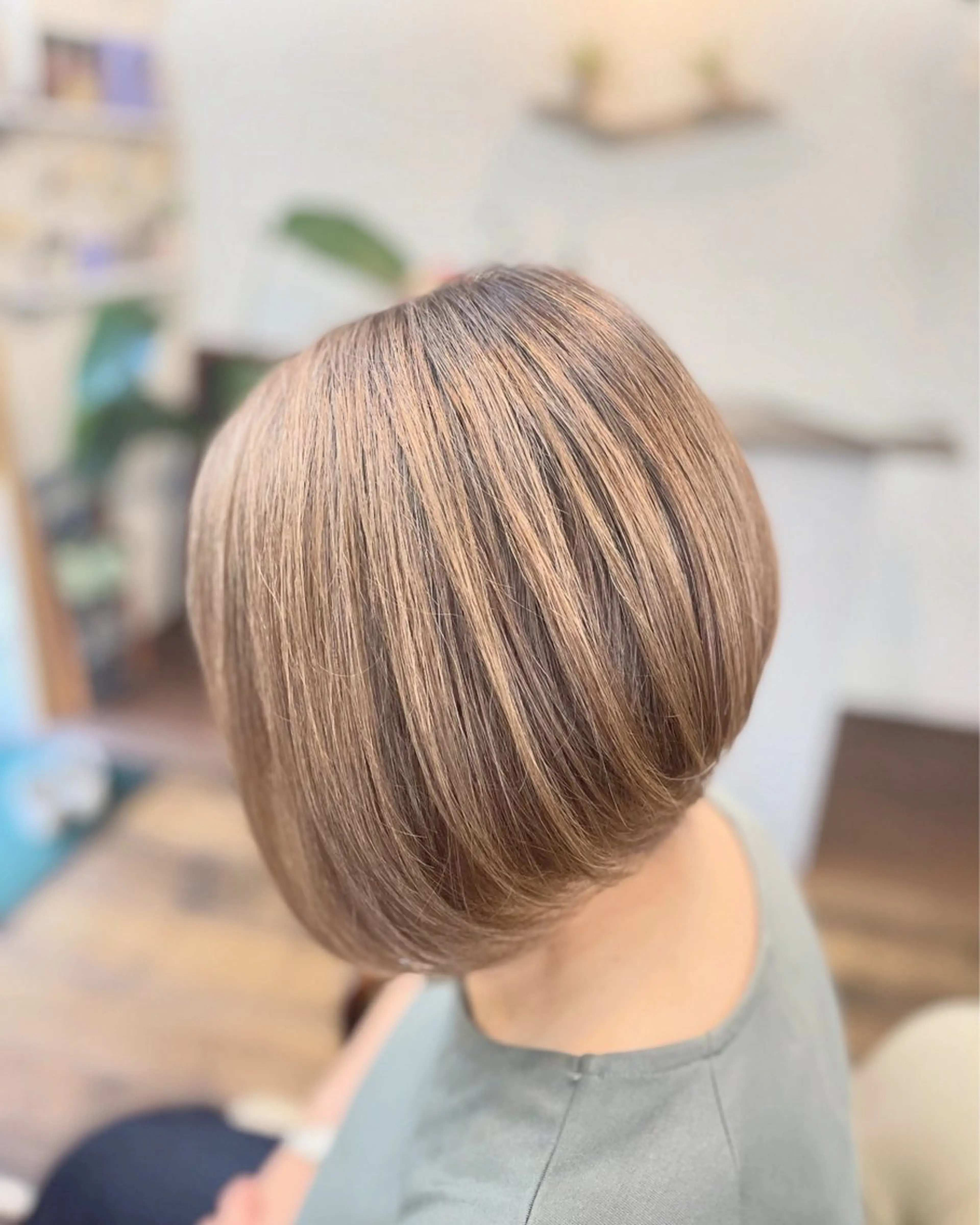 カラー 大和田 朱美のヘアスタイル