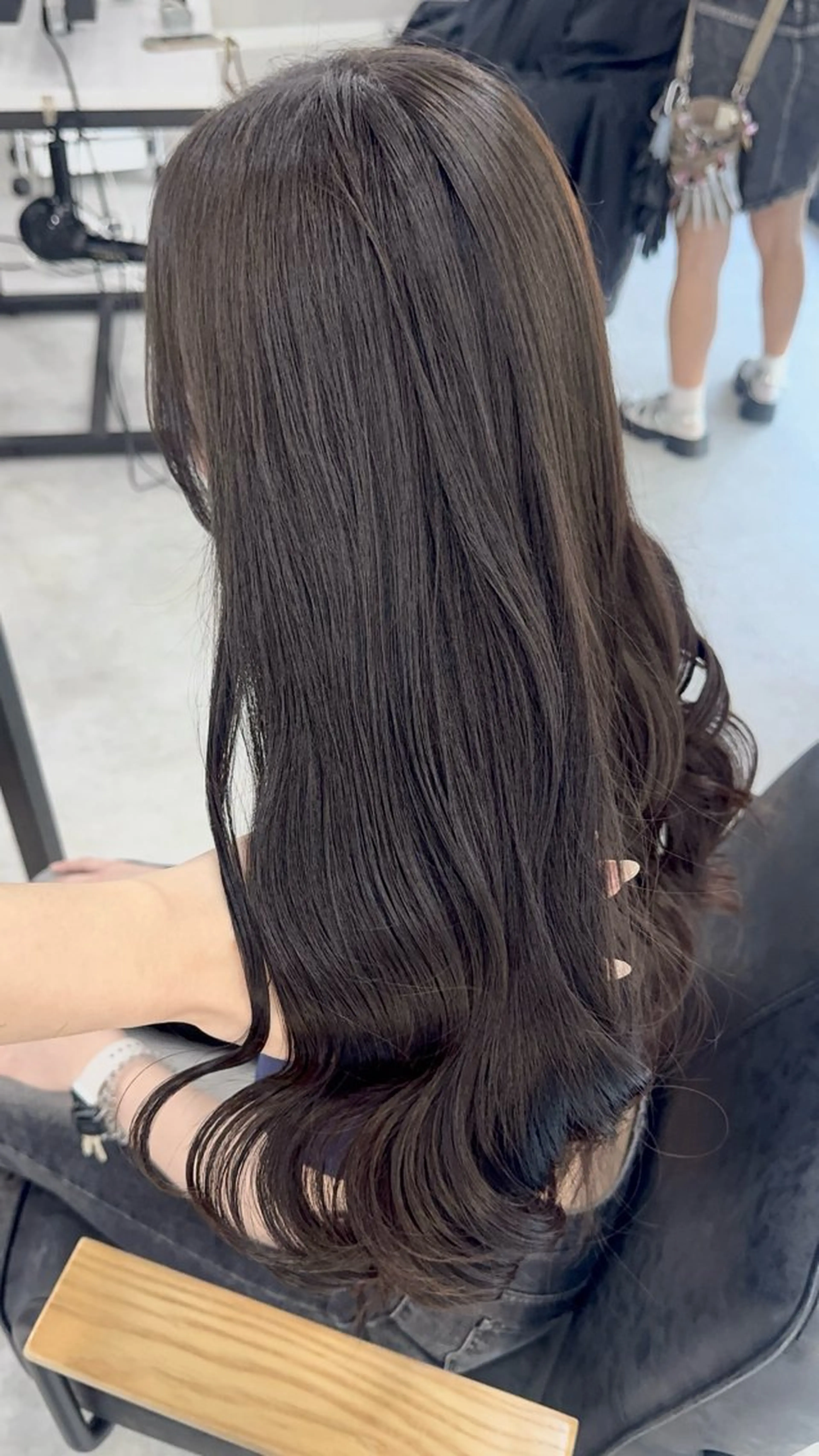 ロング カラー アッシュ アッシュブラウン ベージュカラー 黒髪 ブリーチ カット ヘアカラー トリートメント 赤み無し柔らかカラー 【梅田】madokaのヘアスタイル