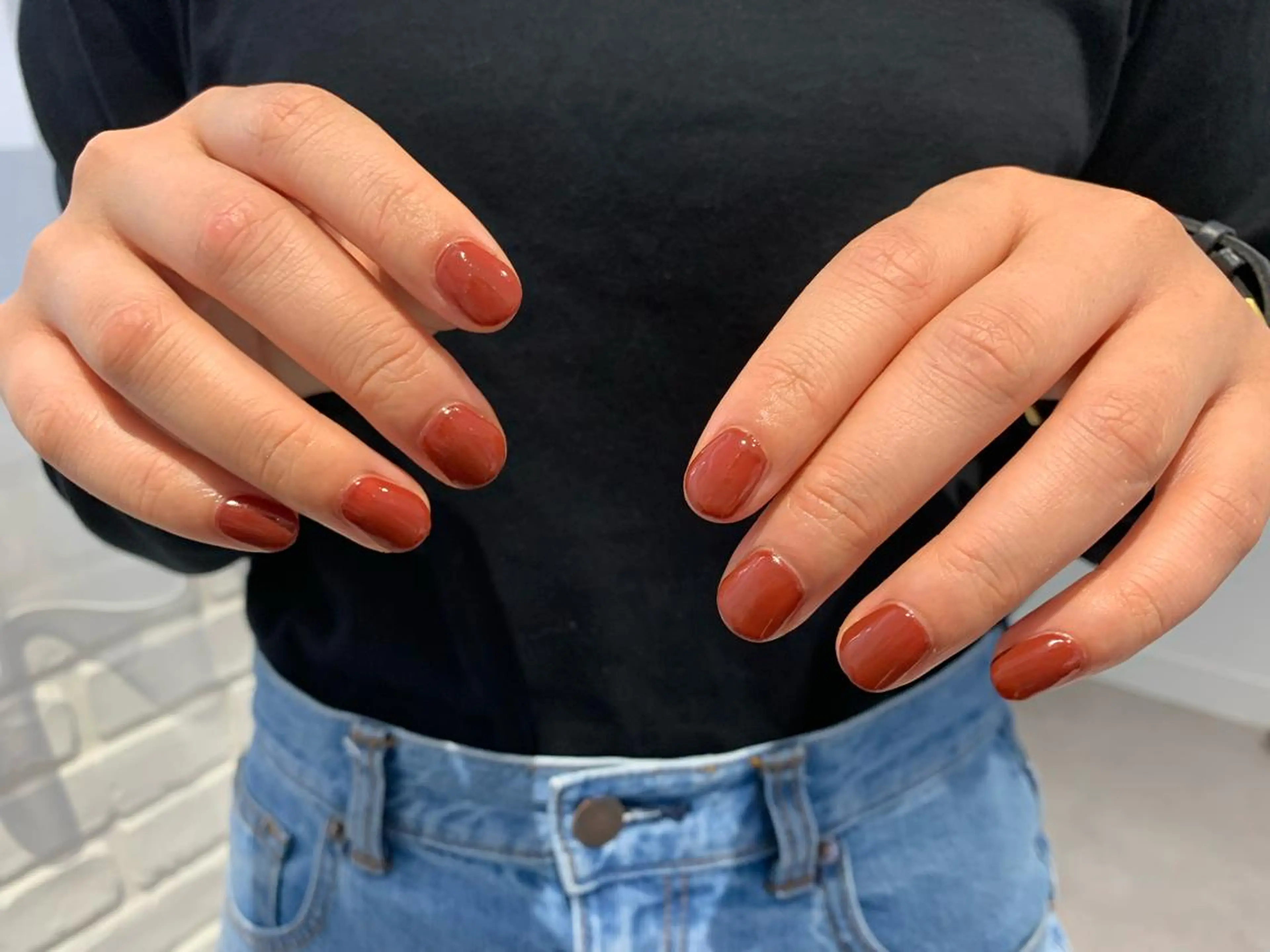 ネイル ブラウン ワンカラーネイル マキノ ユイのネイルデザイン