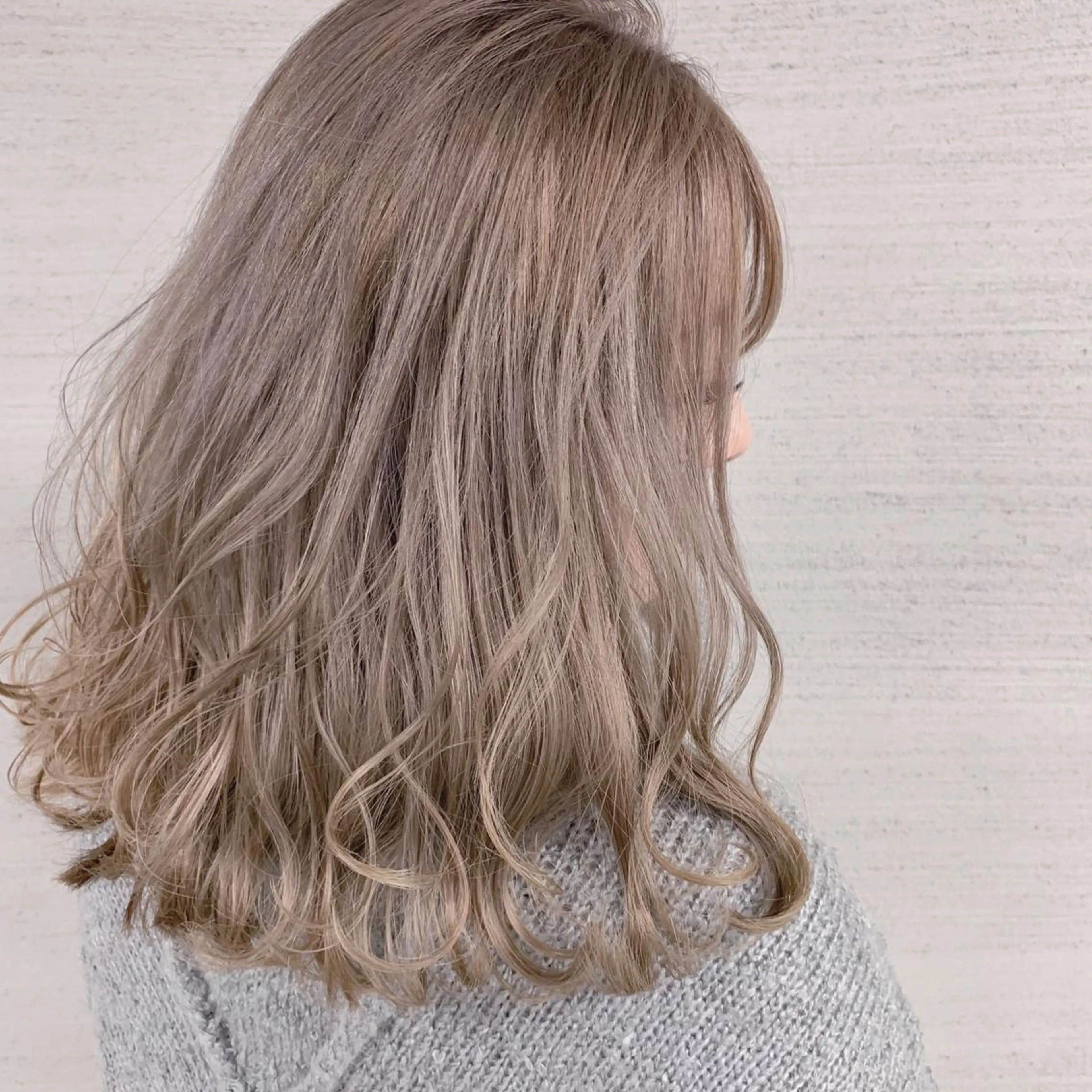 ミディアム カット ヘアカラー WEG 難波のヘアスタイル