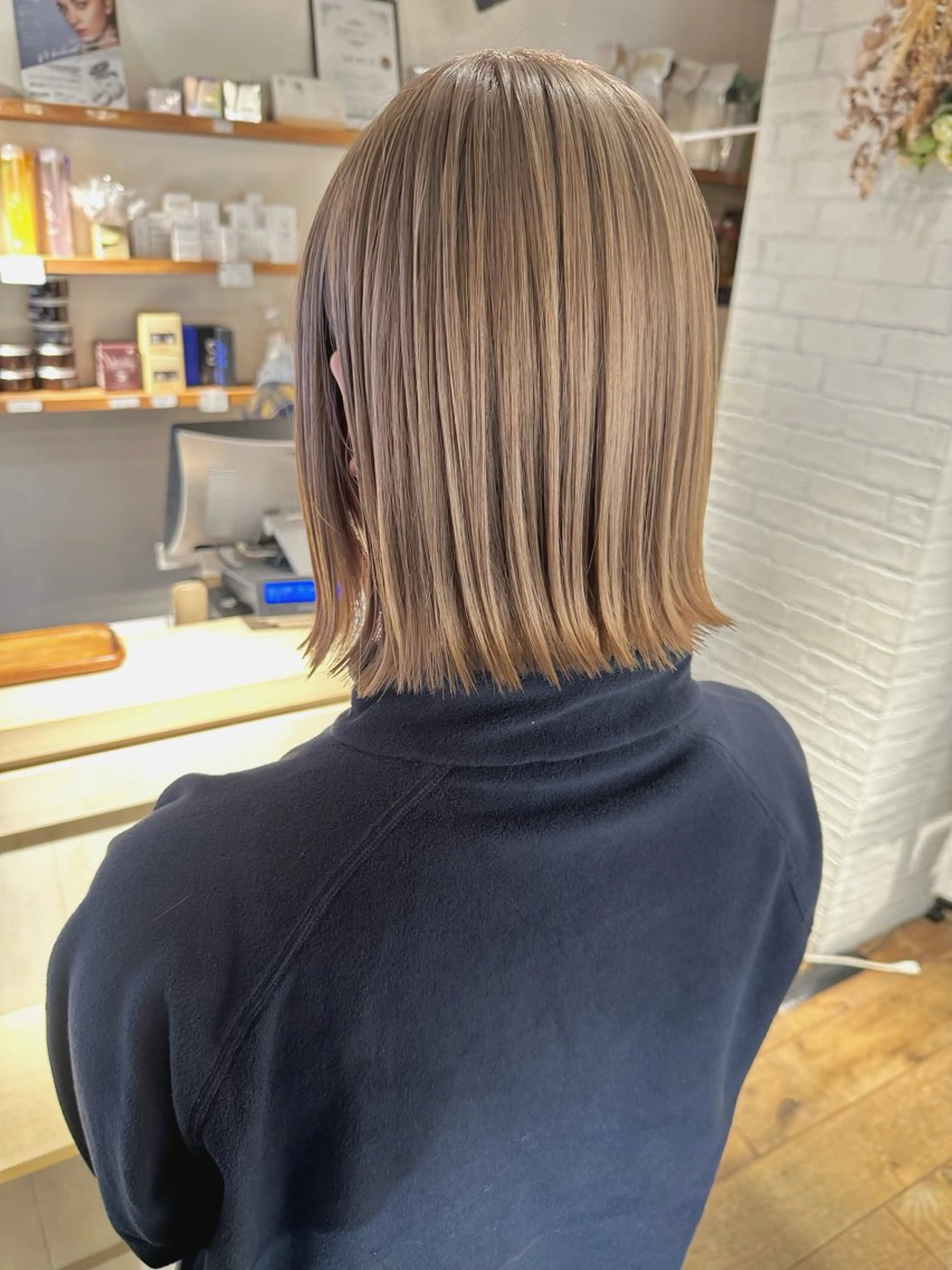 ミディアム カラー ミディアムパーマ ハイライトカラー インナーカラー ハイライト 髪質改善 カット ヘアカラー トリートメント 透明感カラー/ボブ /佐藤伶のヘアスタイル