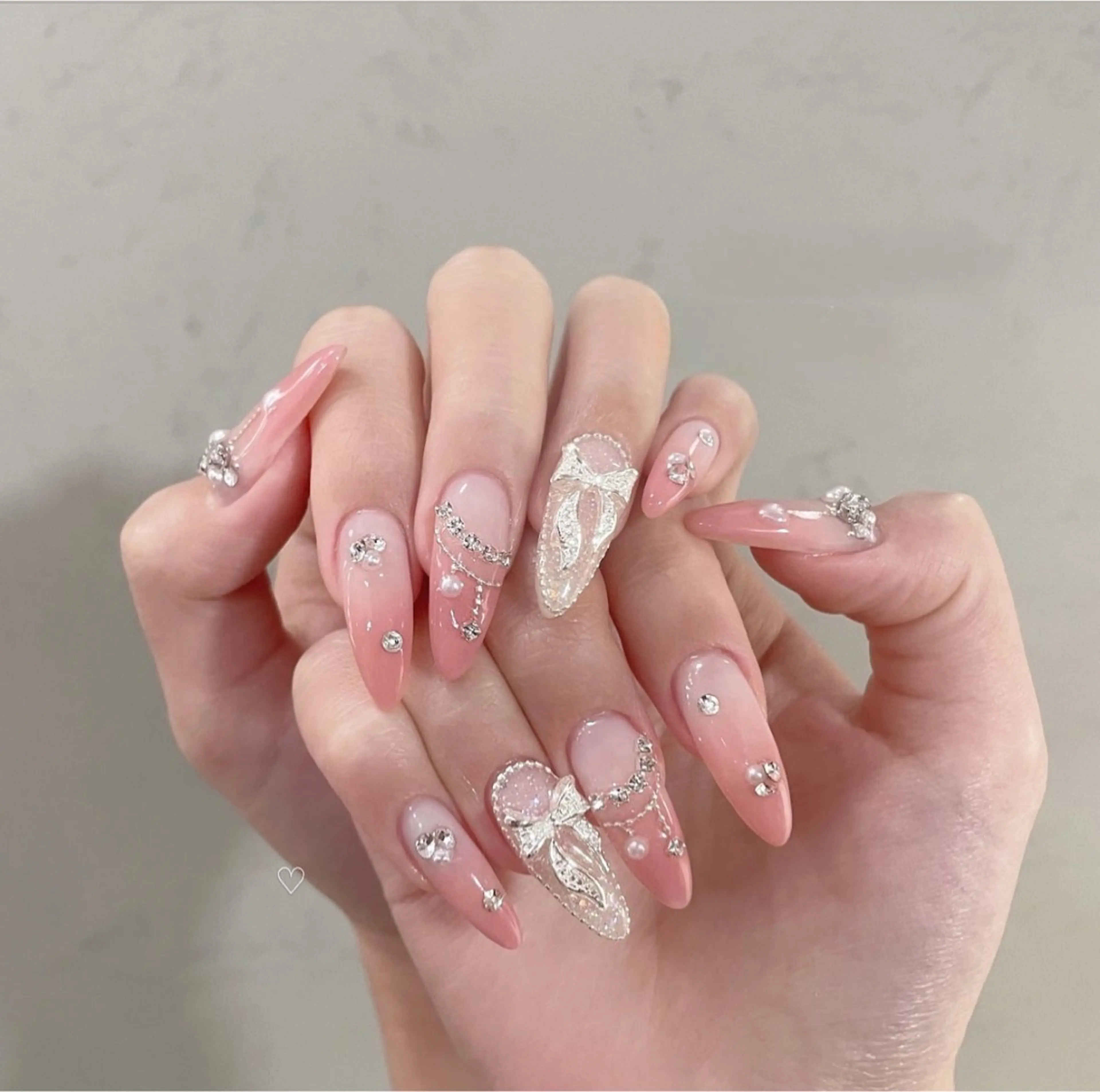 ネイル キラキラネイル マグネットネイル ミラーネイル ニュアンスネイル ワンホンネイル ハンドネイル Lyna 池袋のネイルデザイン