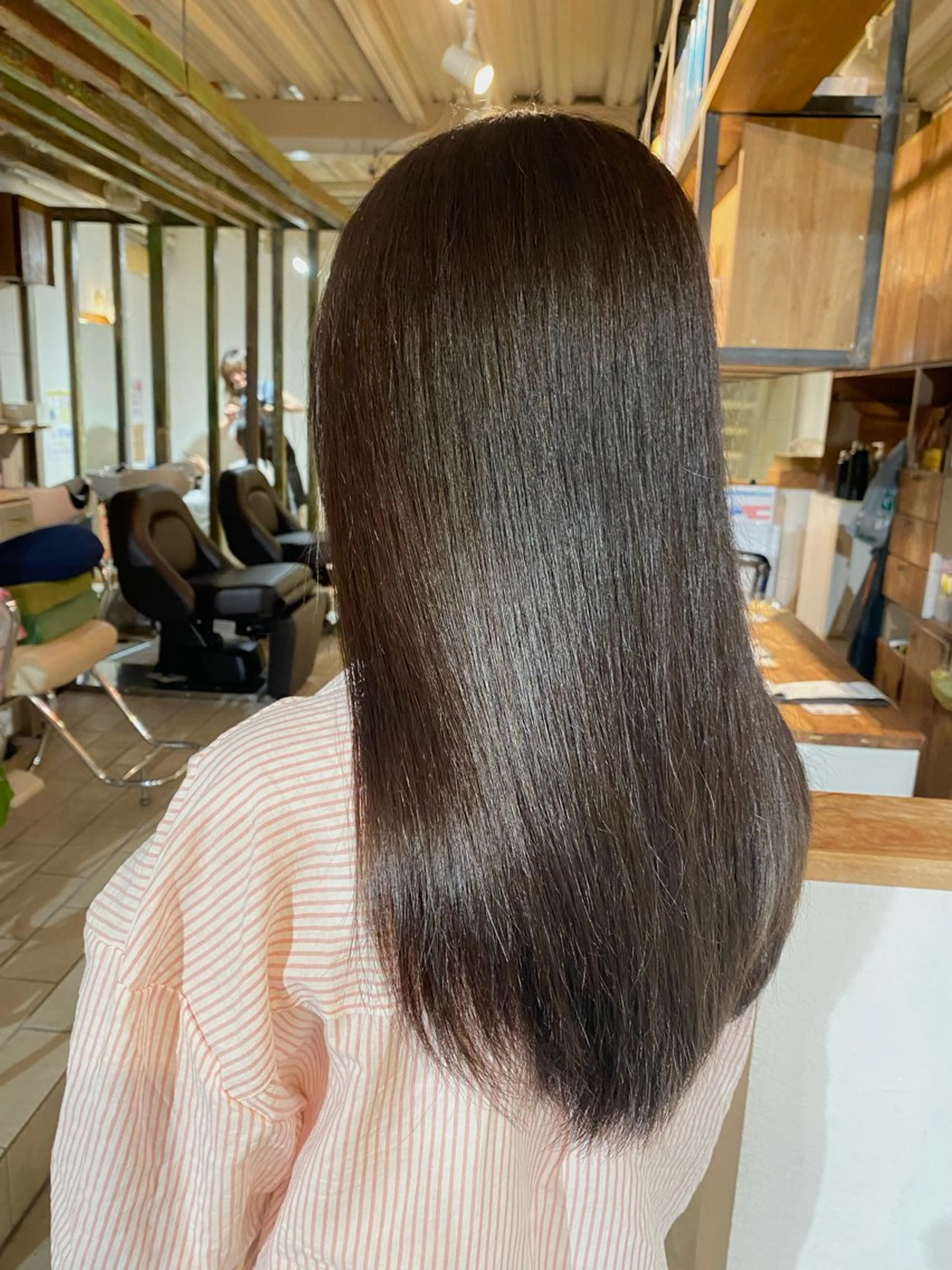 ロング トリートメント 白上 愛佳のヘアスタイル