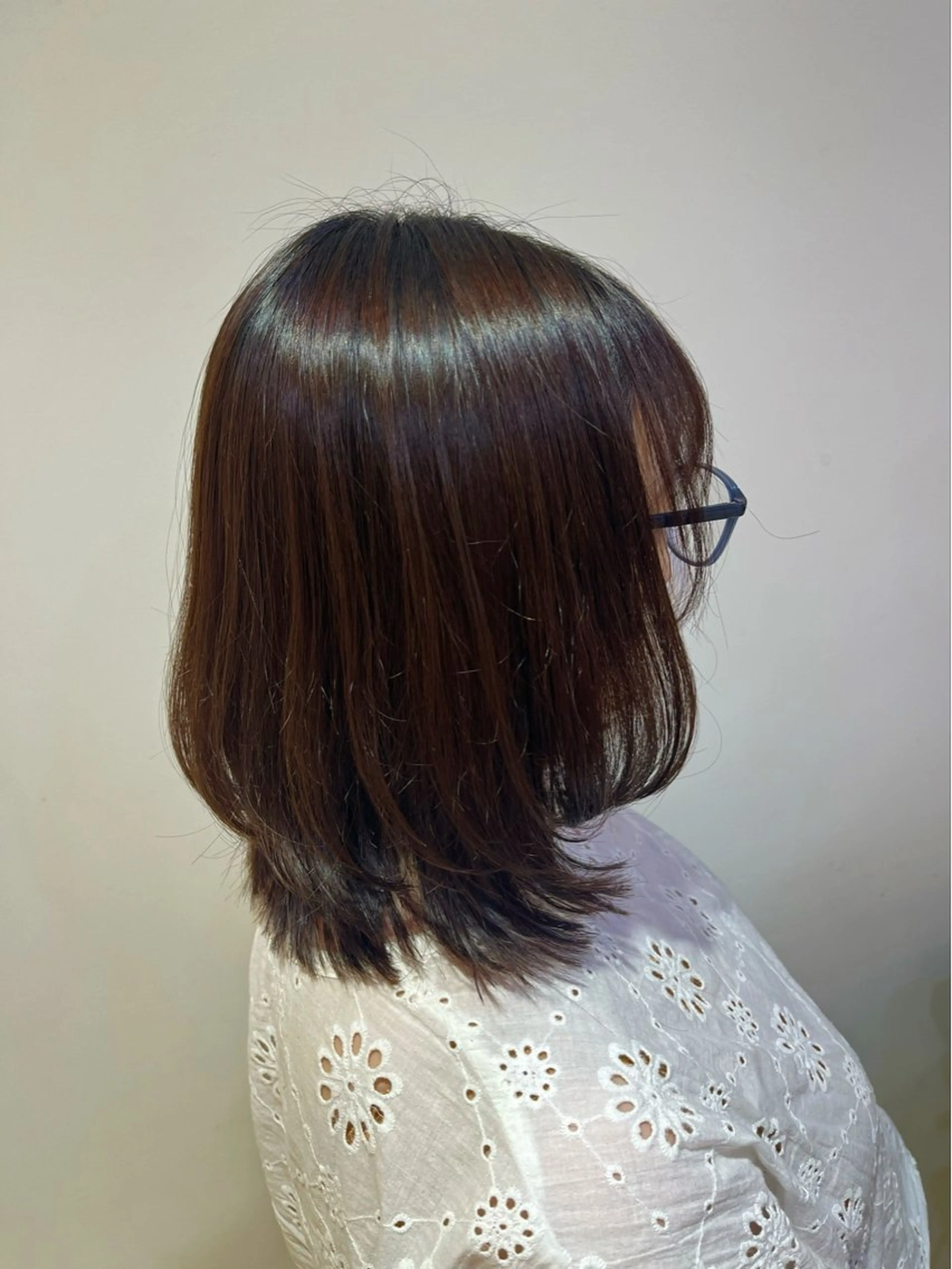 ミディアム くびれヘア 韓国風ヘア 縮毛矯正 莉 奈のヘアスタイル