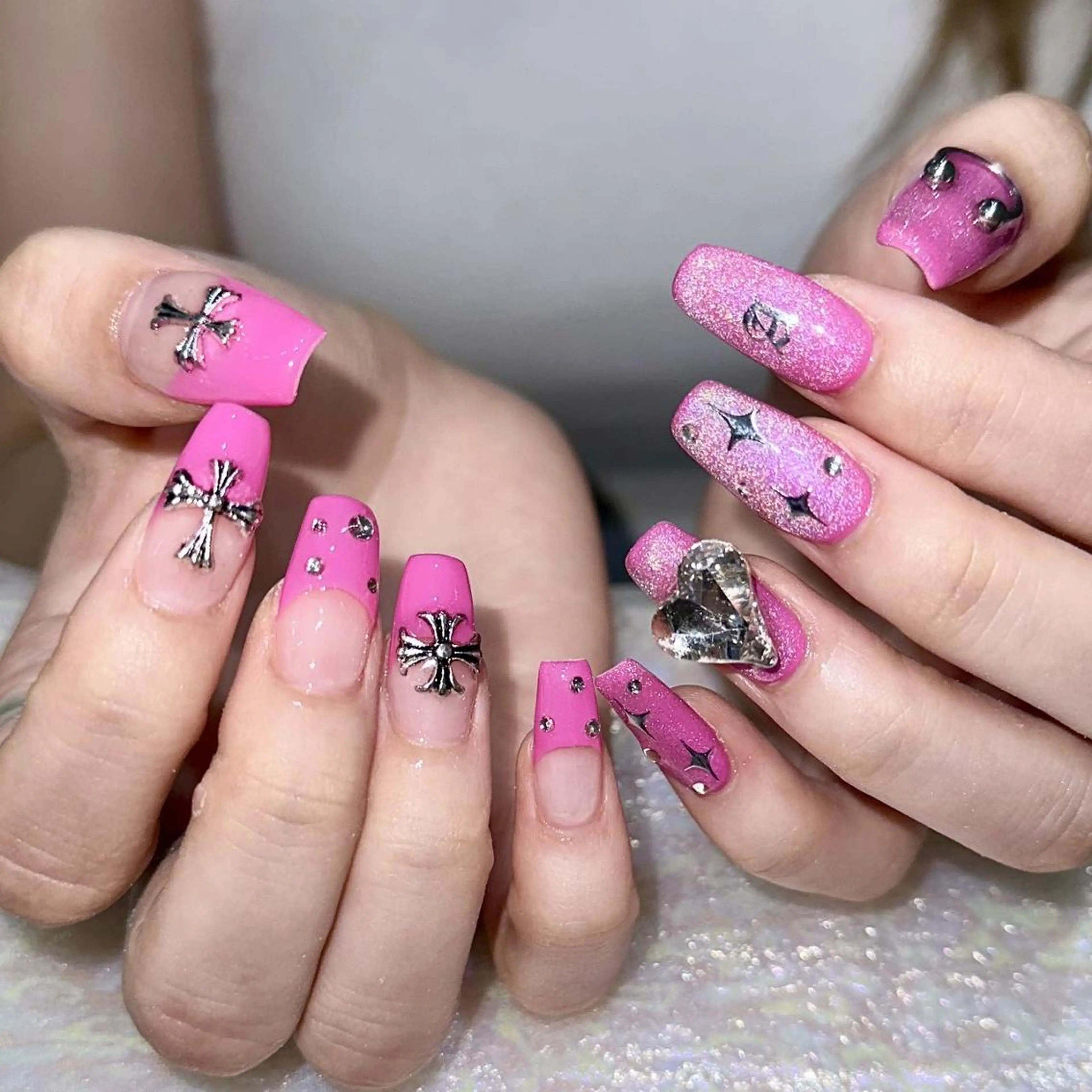 ネイル アートネイル 長さ出し ネイルチップ Queens みなみのネイルデザイン