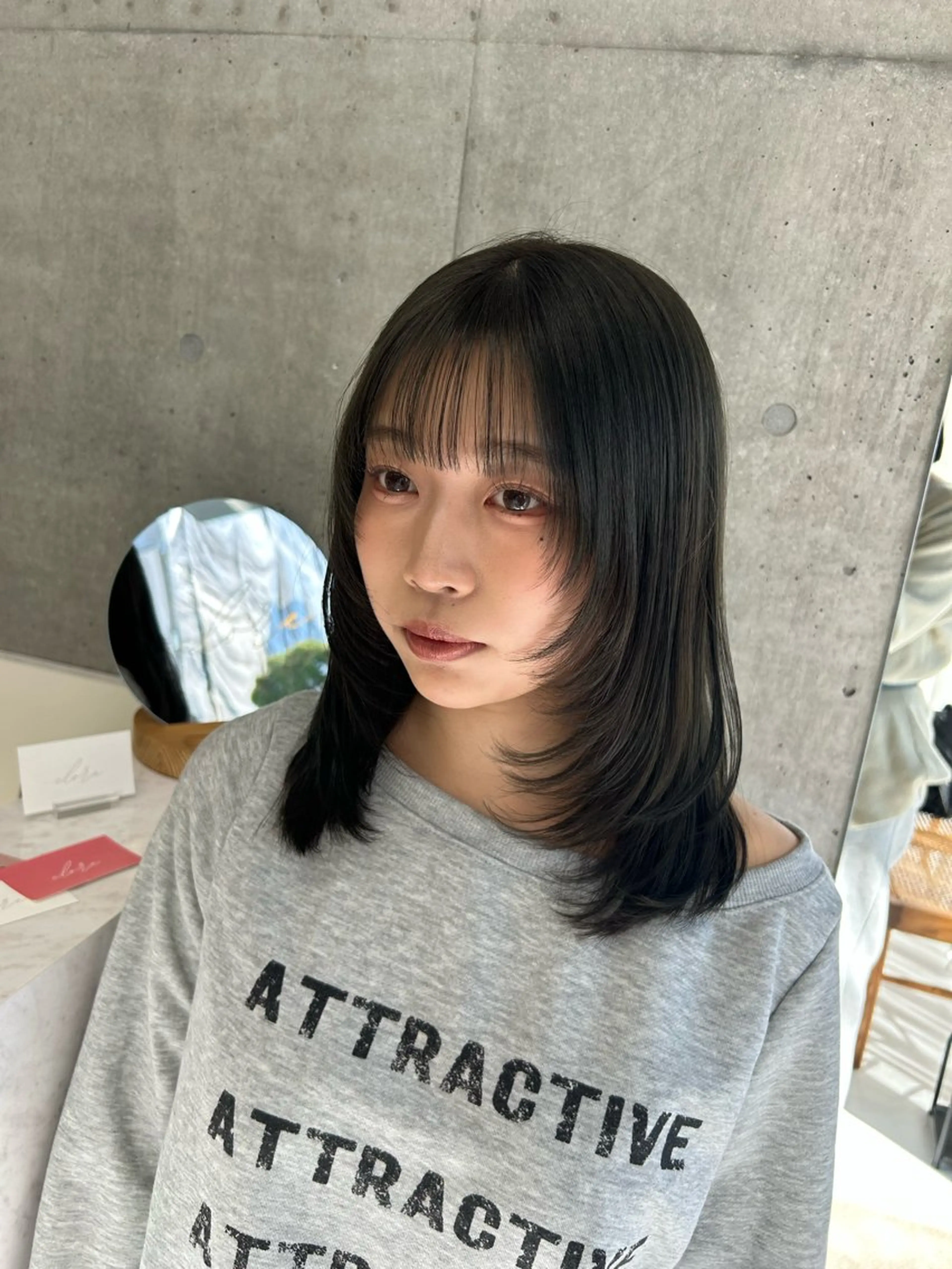 ミディアム カット ヘアカラー トリートメント LOE Yuuka/42🩵のヘアスタイル