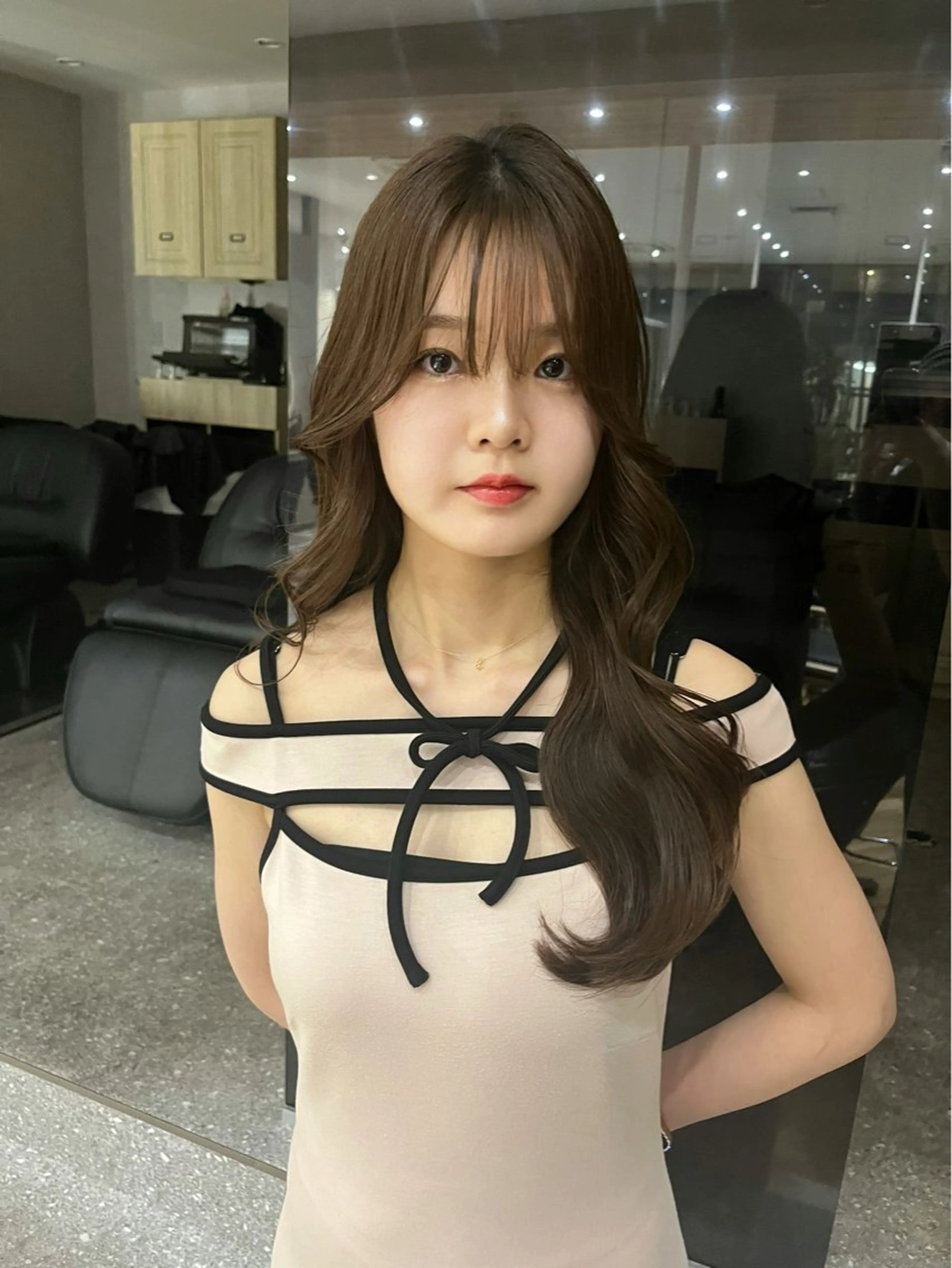 ロング カラー ヘアアレンジ ベージュカラー 顔周りカット 髪質改善 韓国風ヘア レイヤーカット 韓国レイヤー／顔周り ／ブリーチことこのヘアスタイル