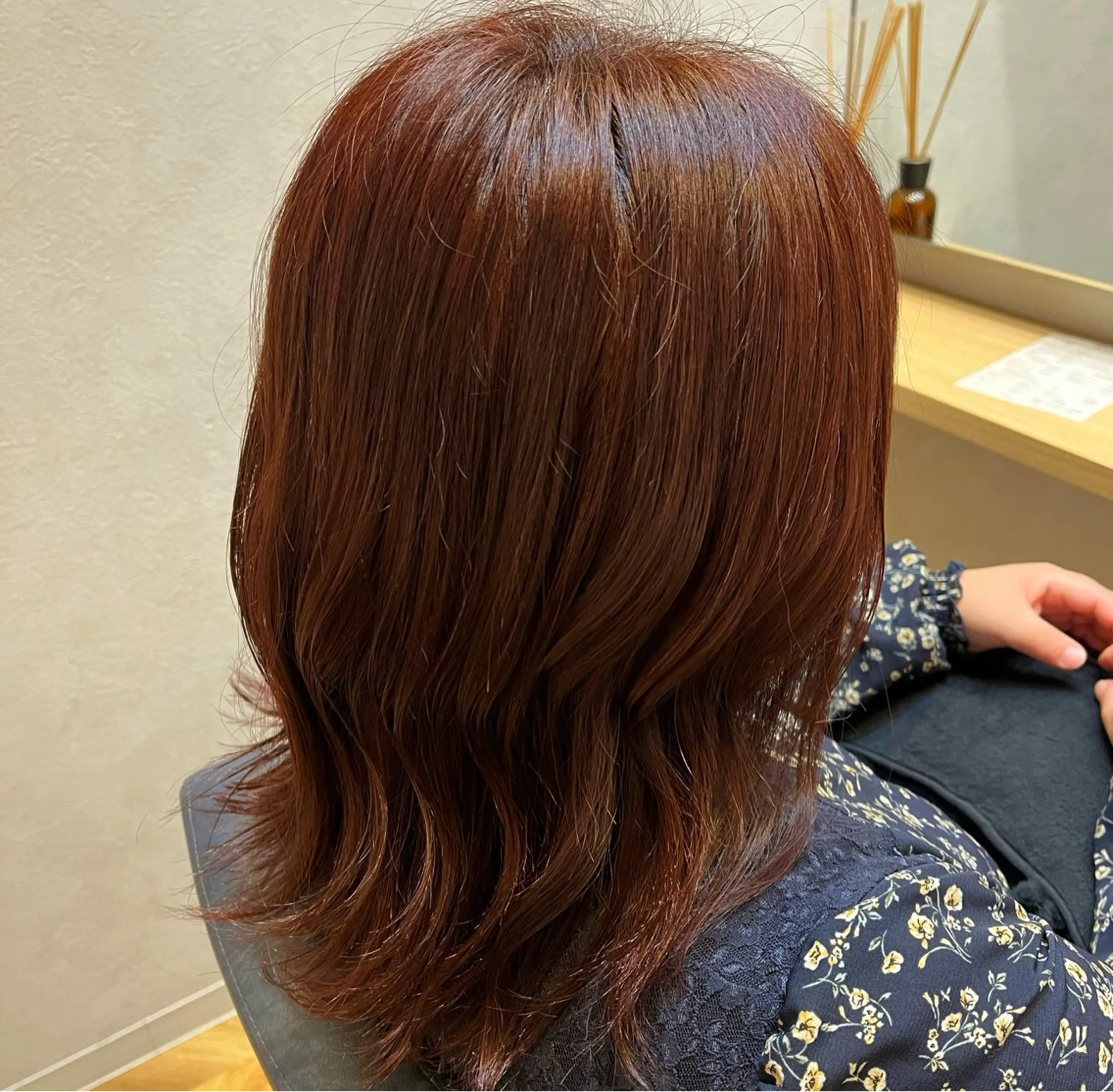 セミロング カラー ブラウンカラー ピンクカラー ピンクブラウン newi大分/ 磯部栞里／艶感カラーのヘアスタイル