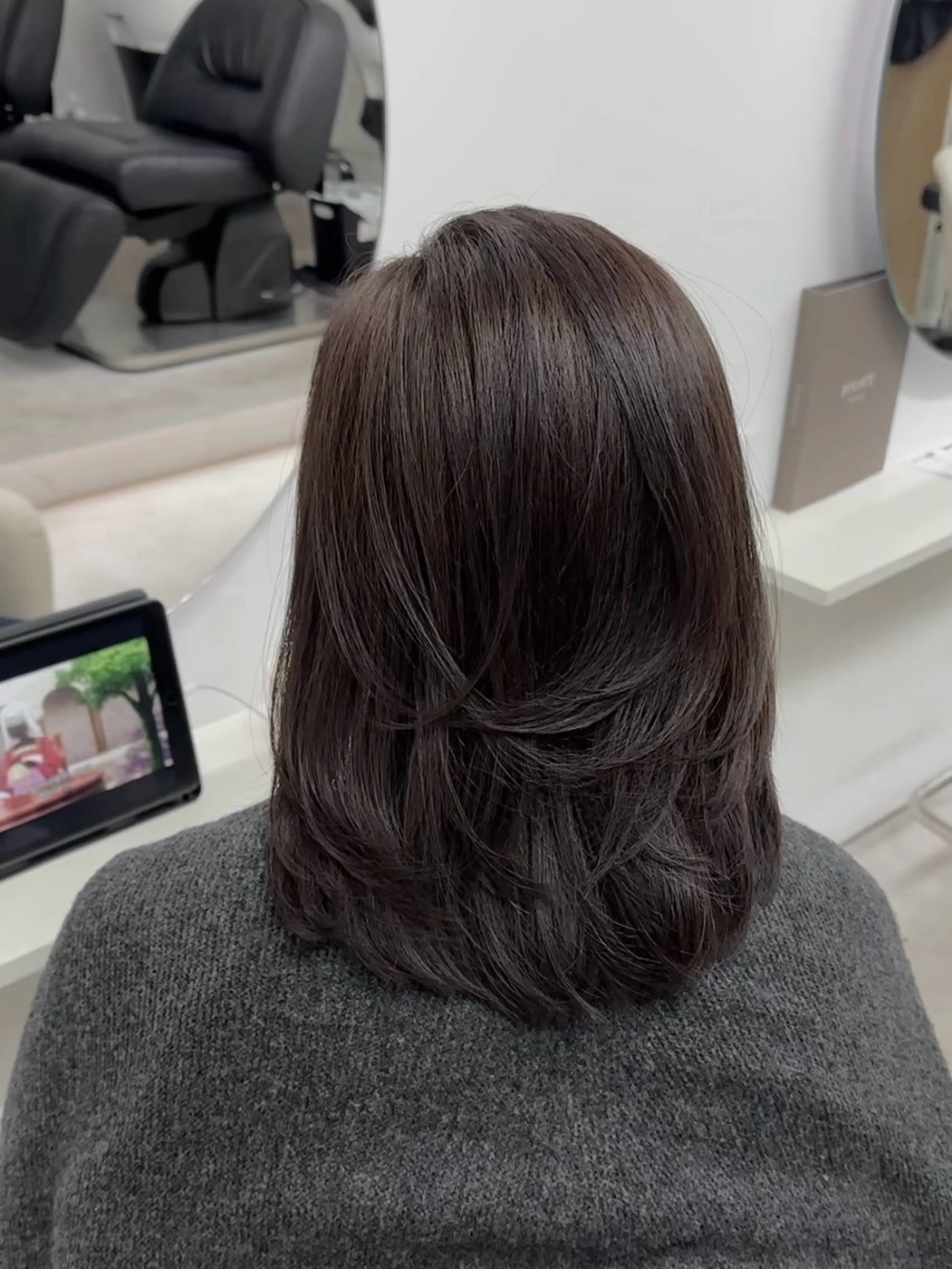 セミロング レイヤーカット 村上 奈南のヘアスタイル