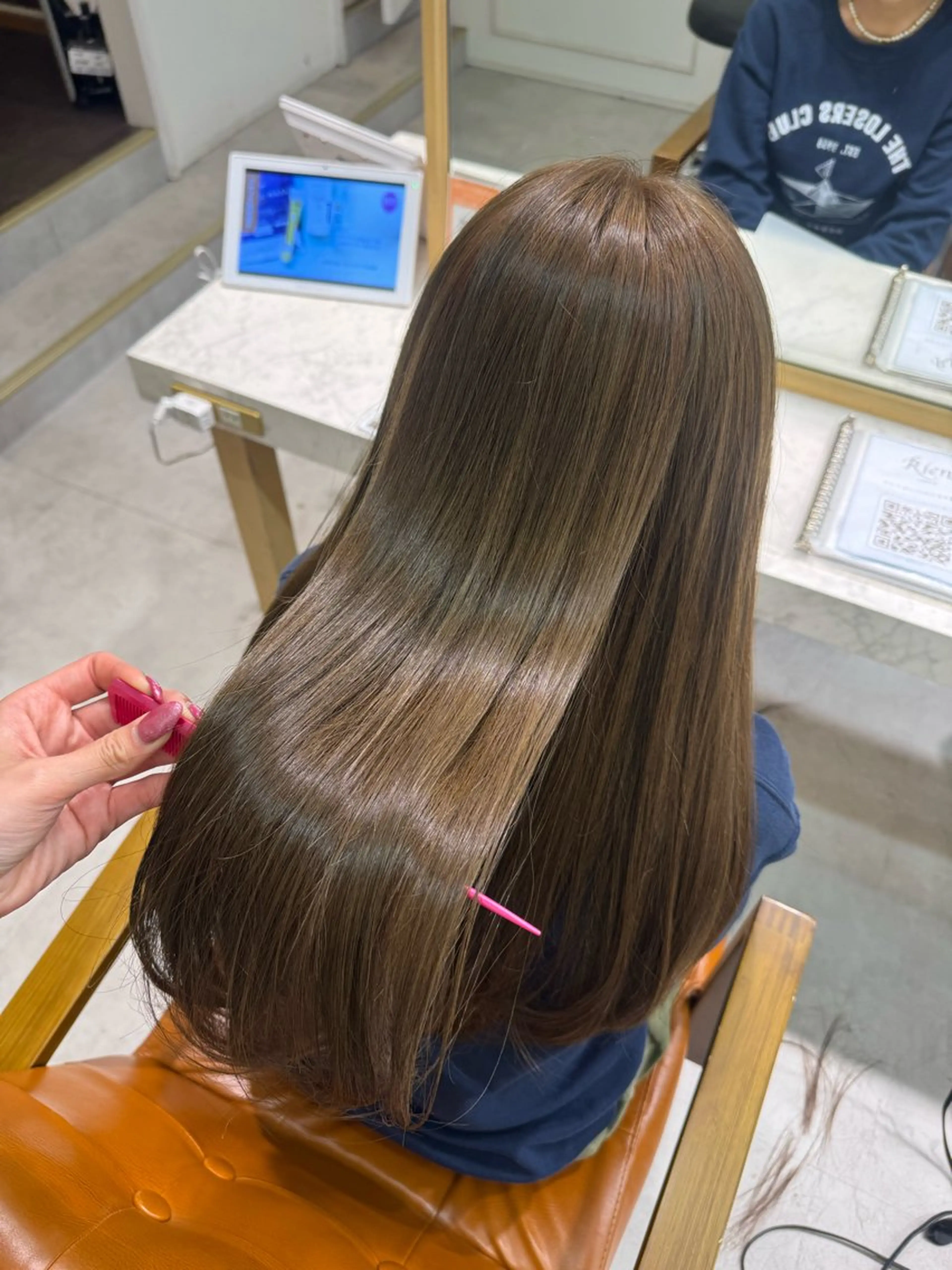 セミロング ブリーチなしWカラー / 野中悠那のヘアスタイル