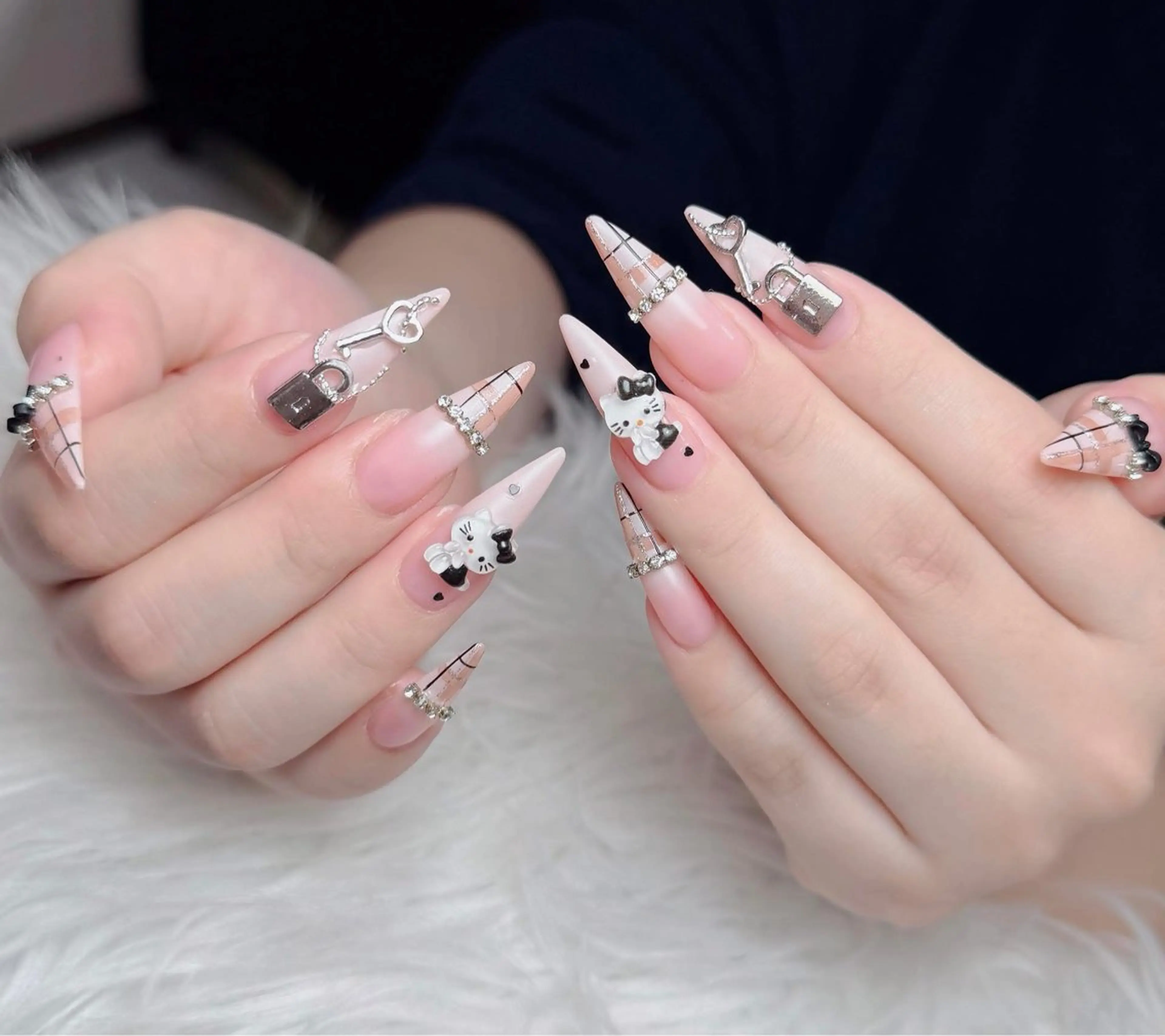 ネイル フレンチネイル キラキラネイル 韓国ネイル シンプルネイル ワンホンネイル ハンドネイル MEI Nailのネイルデザイン