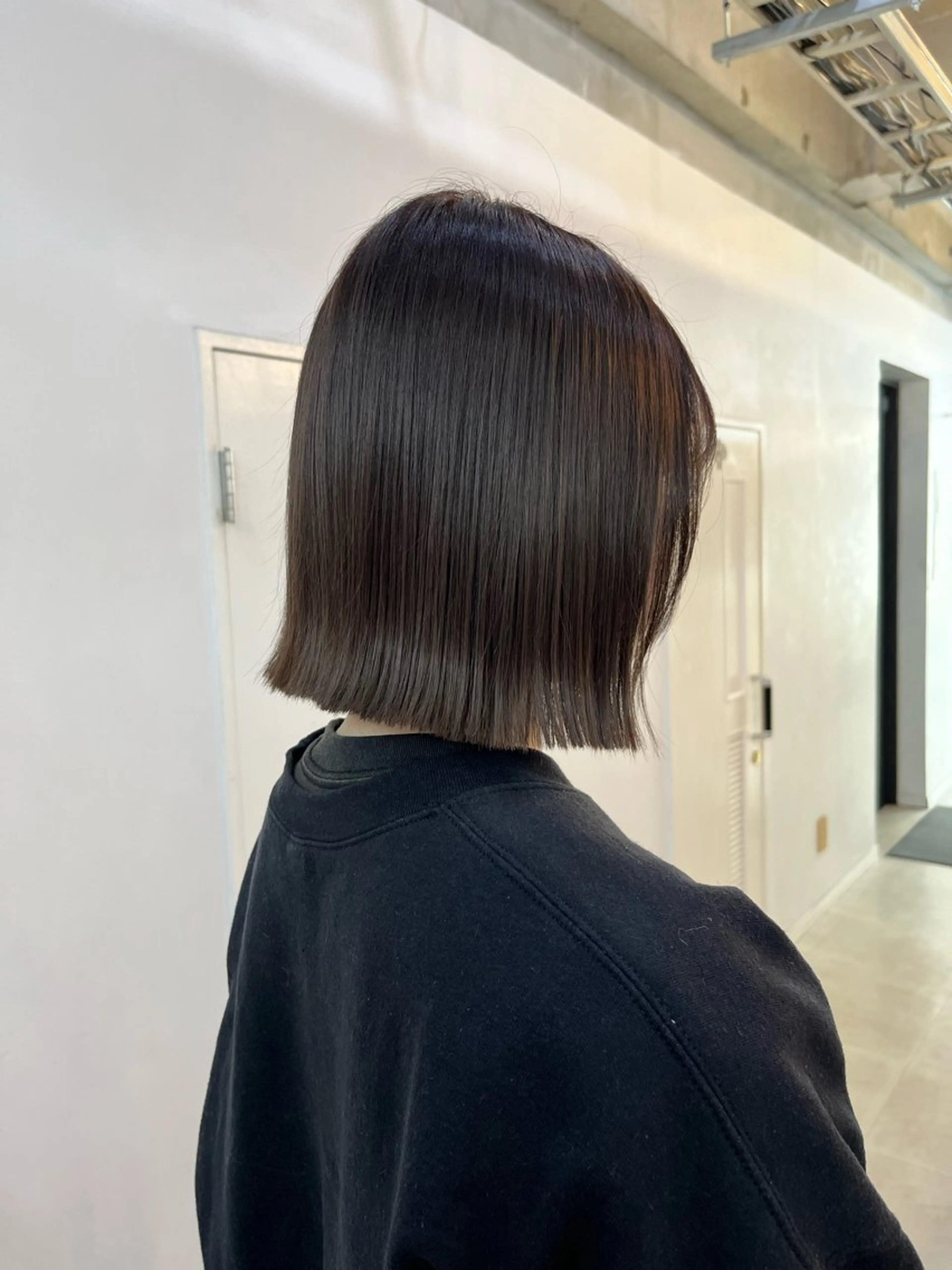 ショート カラー グレージュ ボブ 外ハネヘア カット ヘアカラー ブリーチ無Wカラー メンズパーマ大成のヘアスタイル
