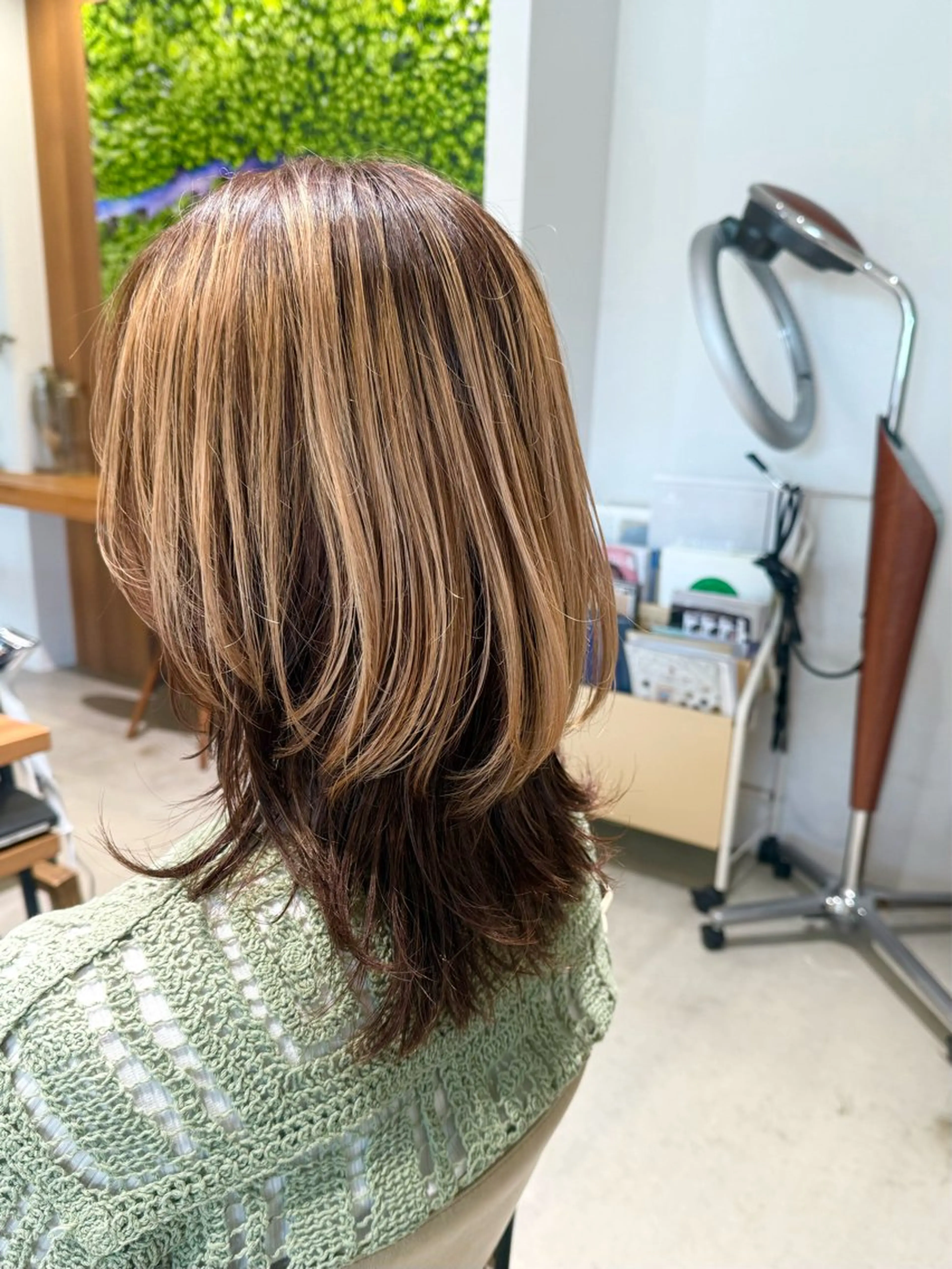 セミロング 伸ばしかけ レイヤーカット パライソ竜美丘店 中根 奈緒のヘアスタイル