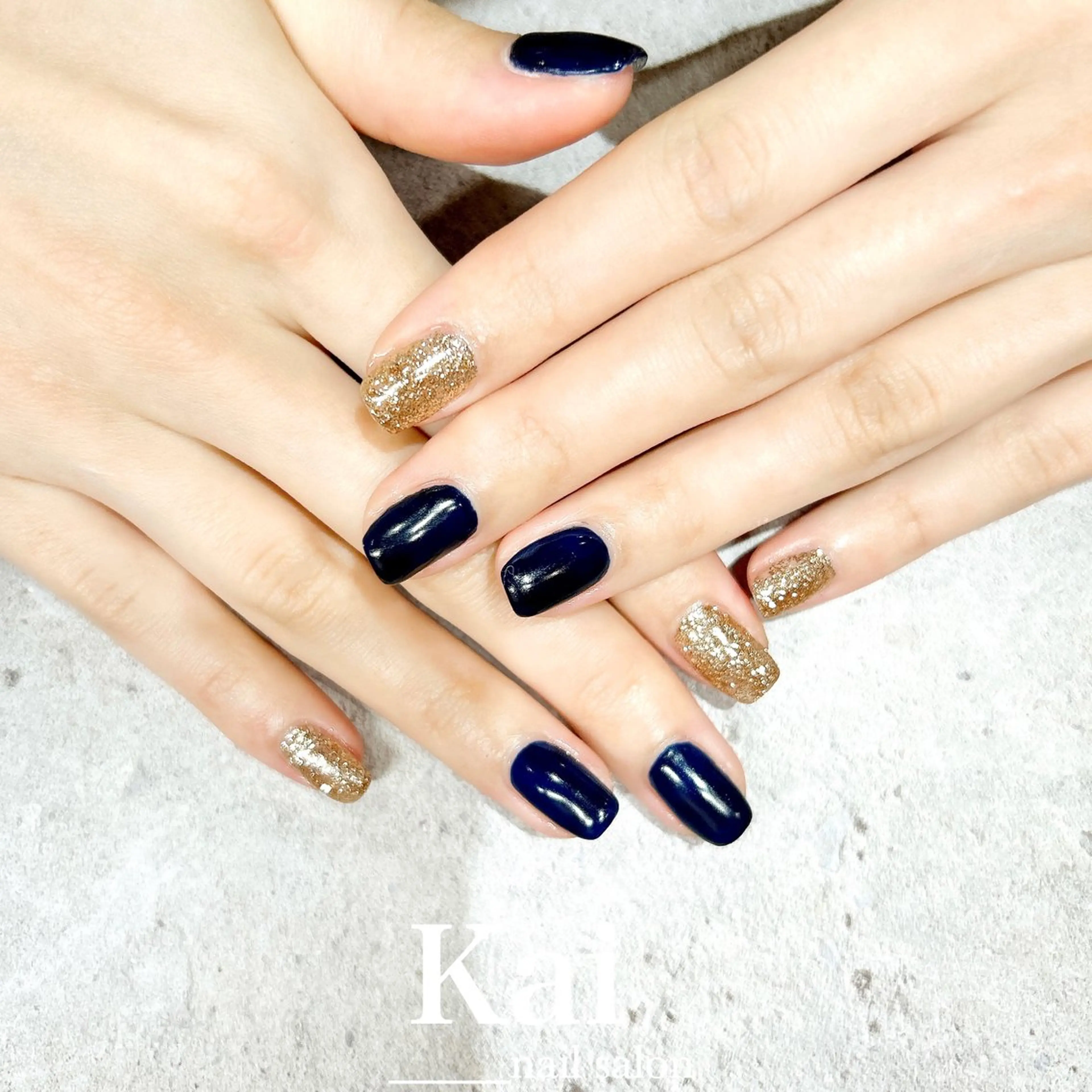 ネイル ゴールド ラメ(グリッター) ネイビー ニュアンスネイル ワンカラーネイル ハンドネイル Kai  nail Mayukoのネイルデザイン