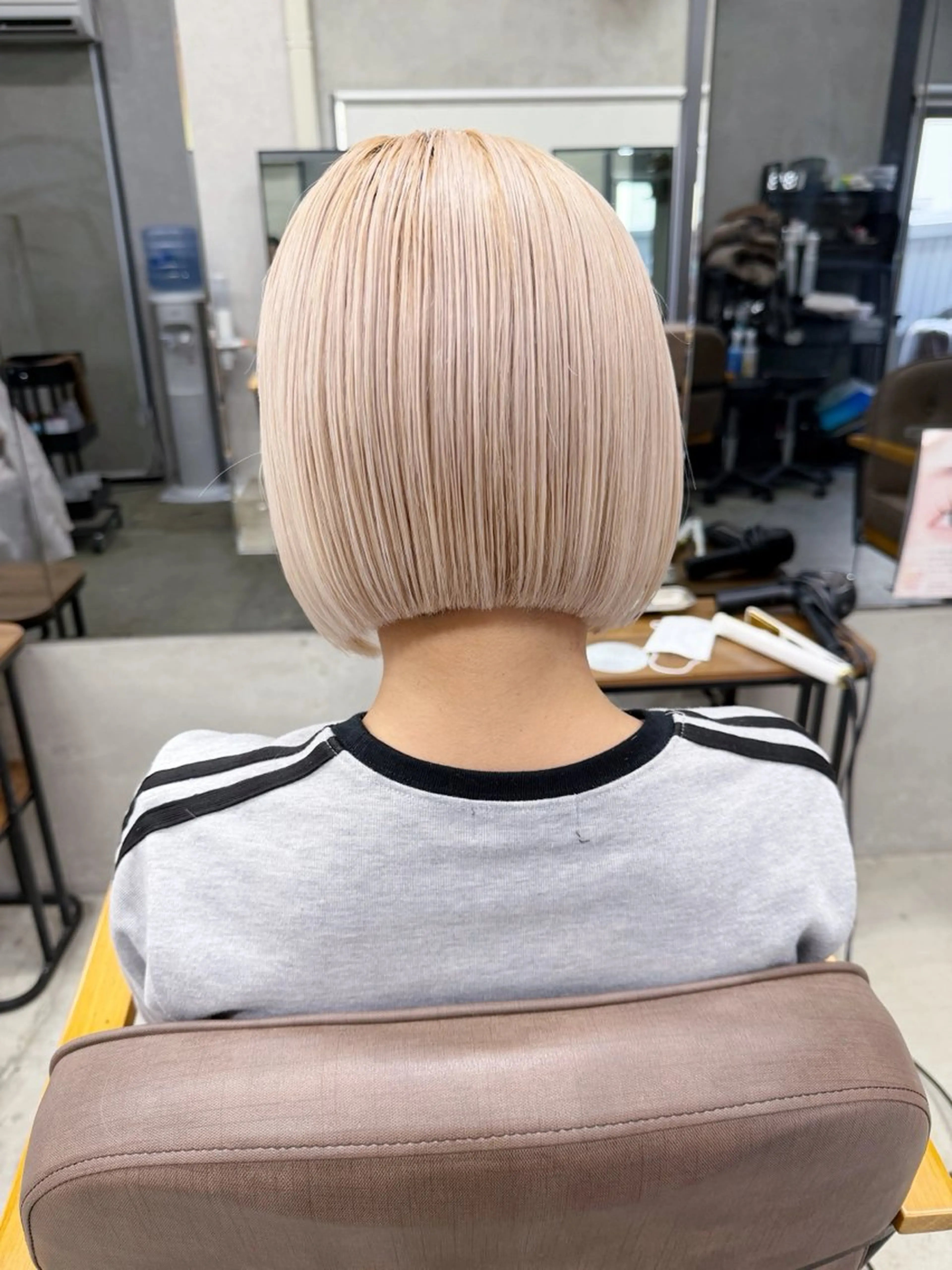 ミディアム カラー ベージュカラー ミルクティーベージュ ホワイトベージュ ボブ ヘアカラー トリートメント AiM 大名　似合わせカットのヘアスタイル