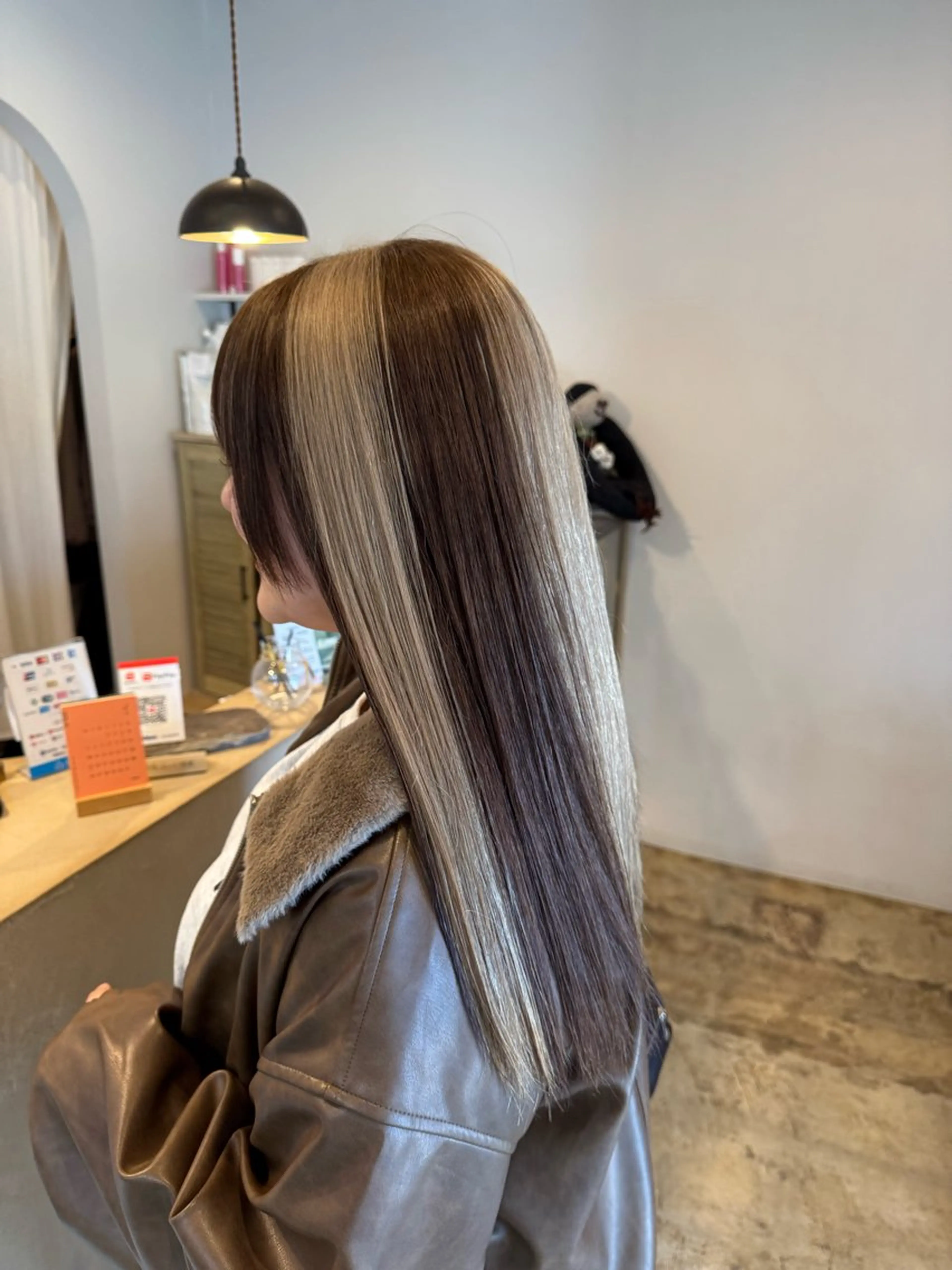 ロング カラー ブリーチ グレージュ カット ヘアカラー トリートメント 咲良 / allum 鈴鹿のヘアスタイル