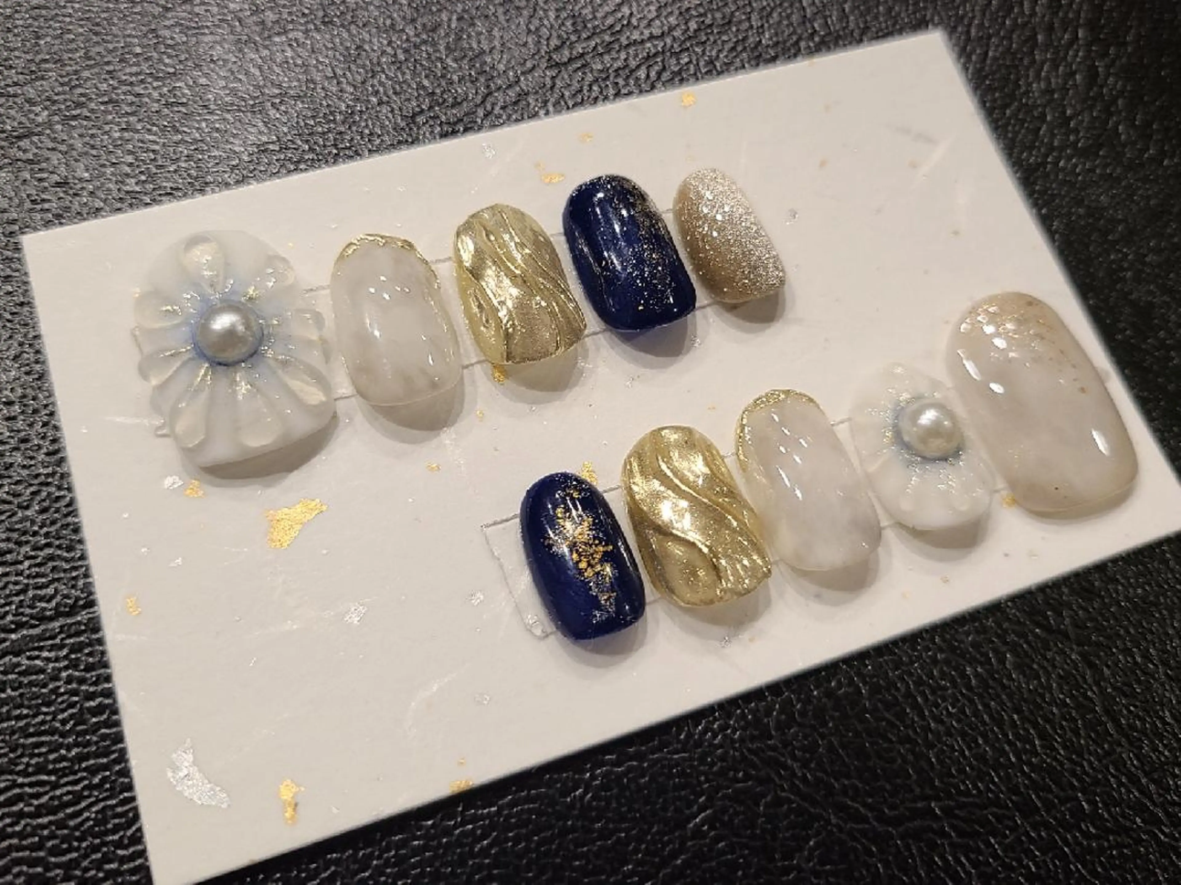 ネイル ゴールド ネイビー ネイルチップ ホワイト ハンドネイル 関口 友菜のヘアスタイル