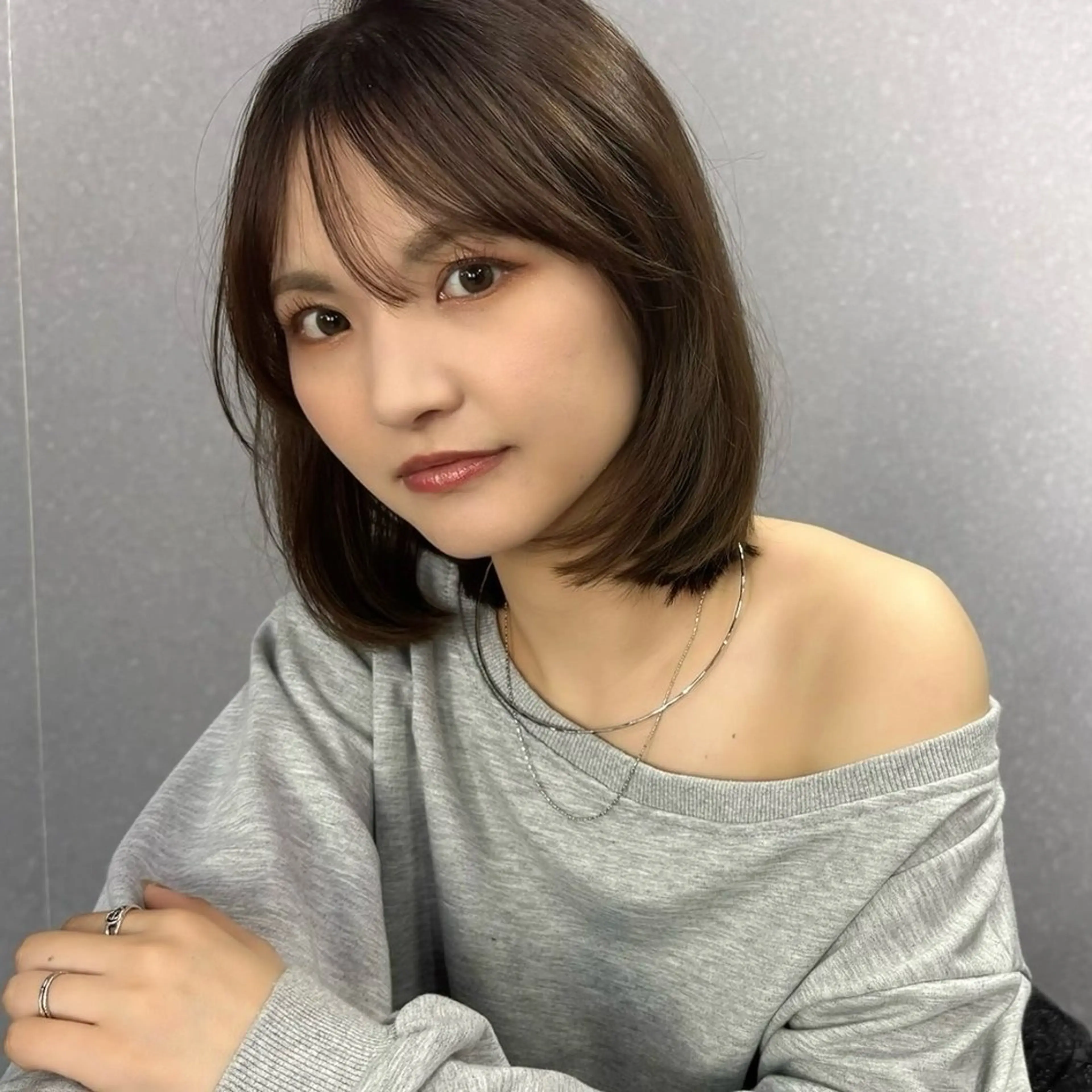 ミディアム カラー est-r. Shionのヘアスタイル