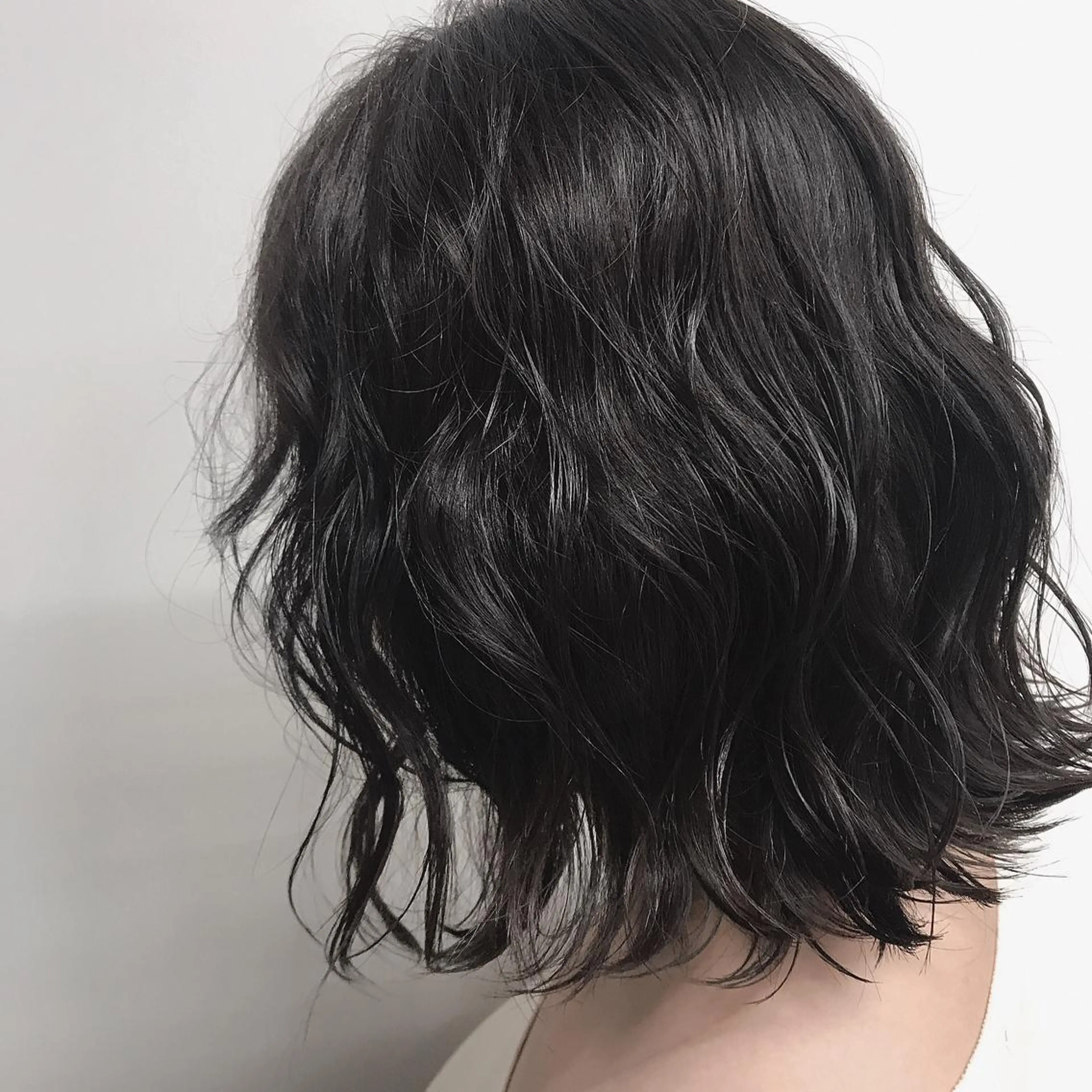 ミディアム 横山 奈央のヘアスタイル