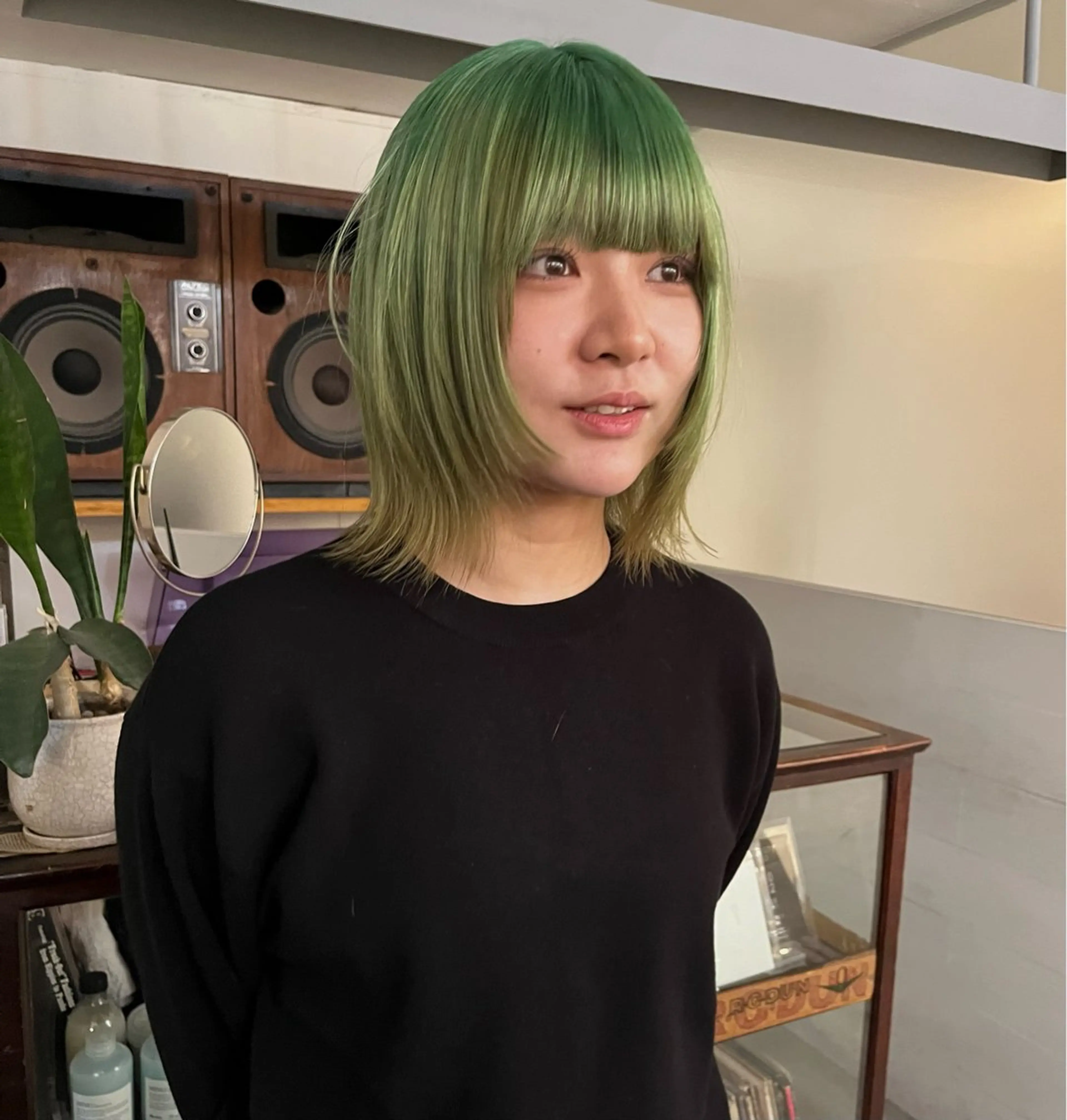 ミディアム 顔まわりレイヤー レイヤーカット ブリーチなし/透明感 /ショート/大世のヘアスタイル