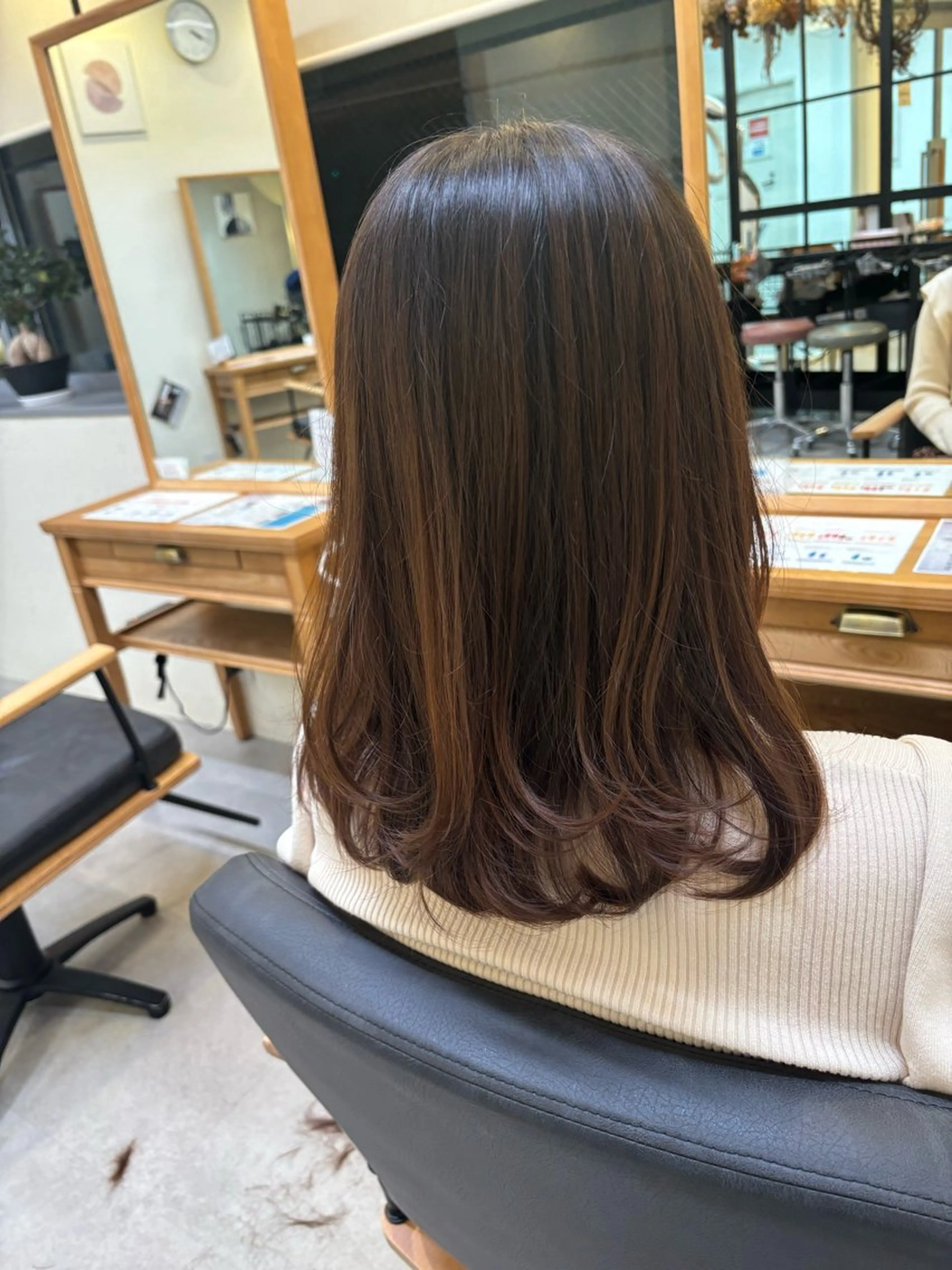 ミディアム 勝海 絢音のヘアスタイル