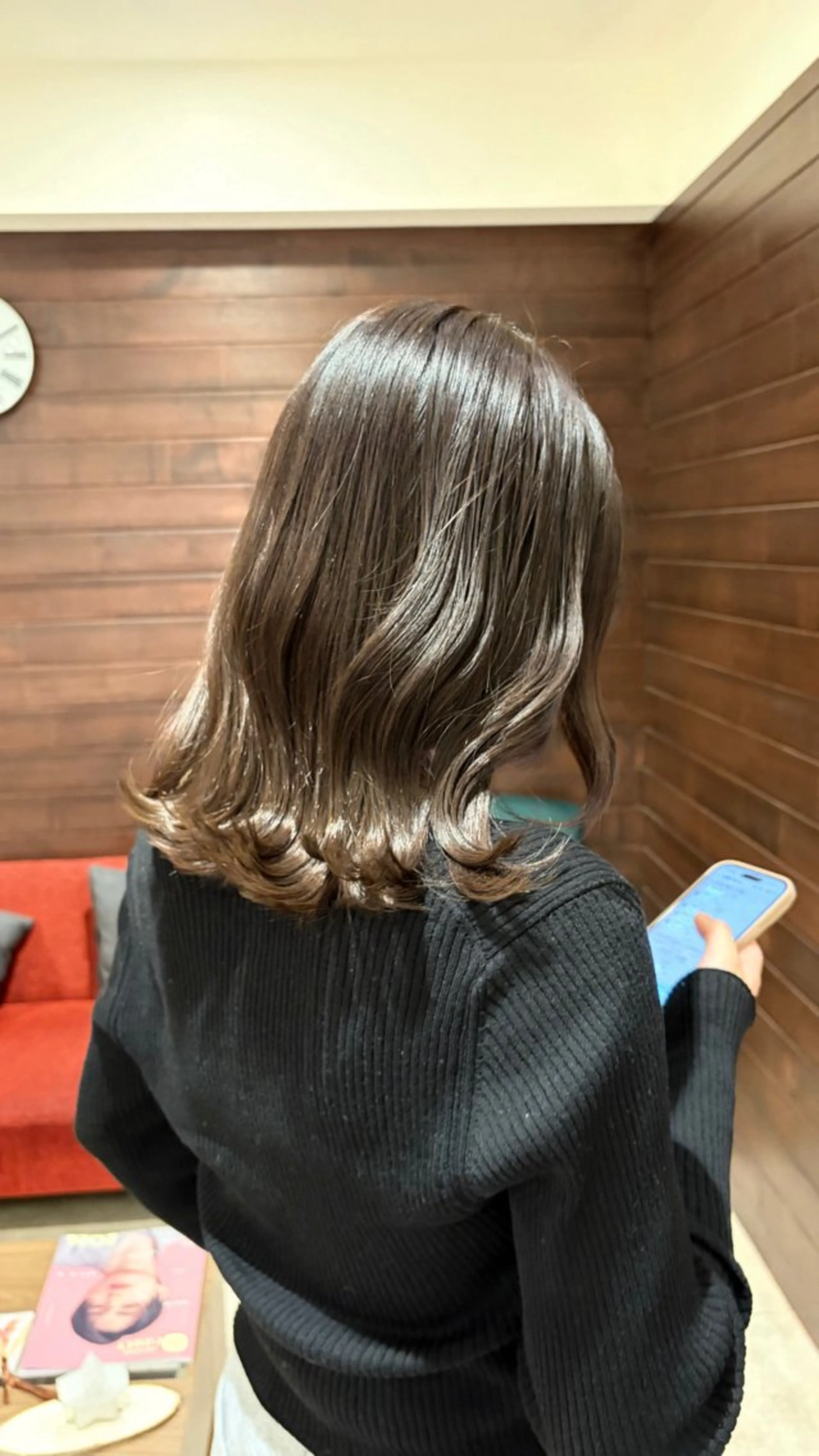 ミディアム 外ハネヘア カット ヘアカラー takagi hitomiのヘアスタイル