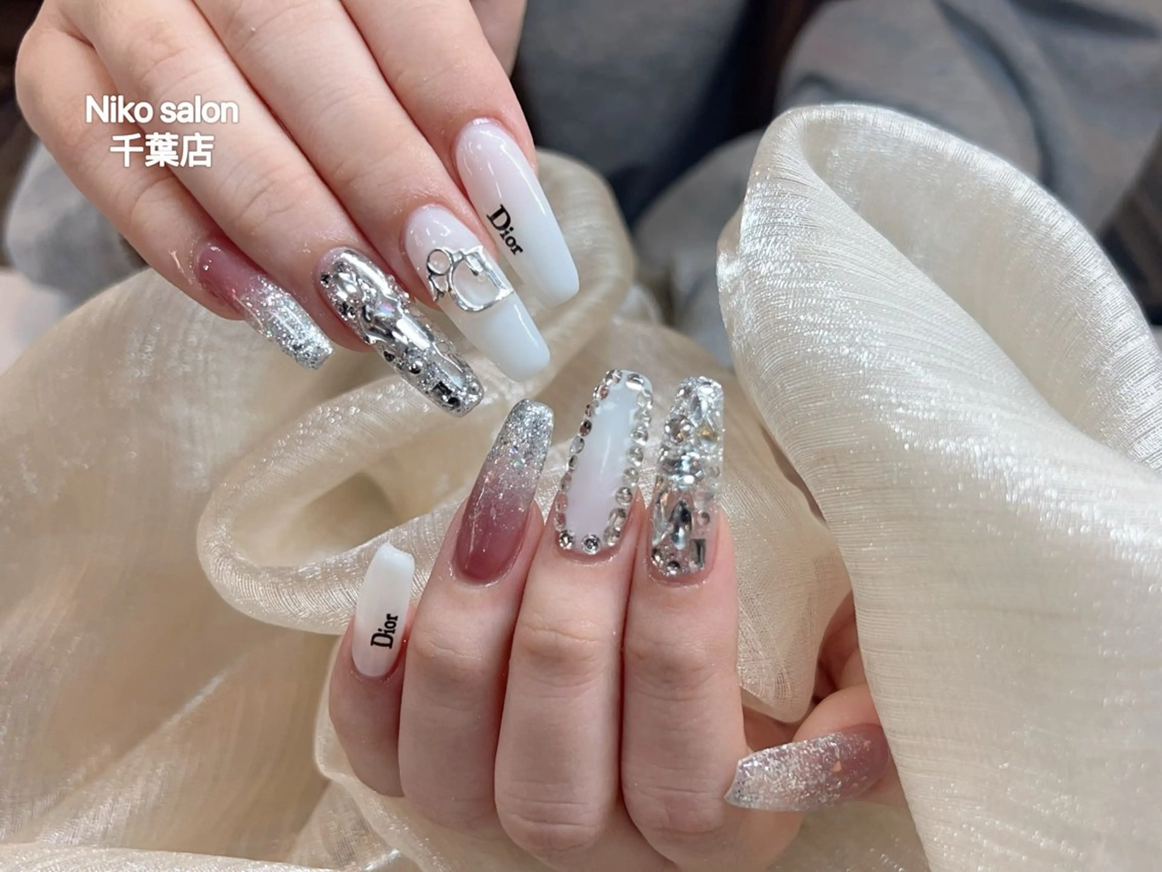 ネイル ジェルネイル ハート 韓国ネイル ニュアンスネイル パラジェル Niko nailサロンのネイルデザイン