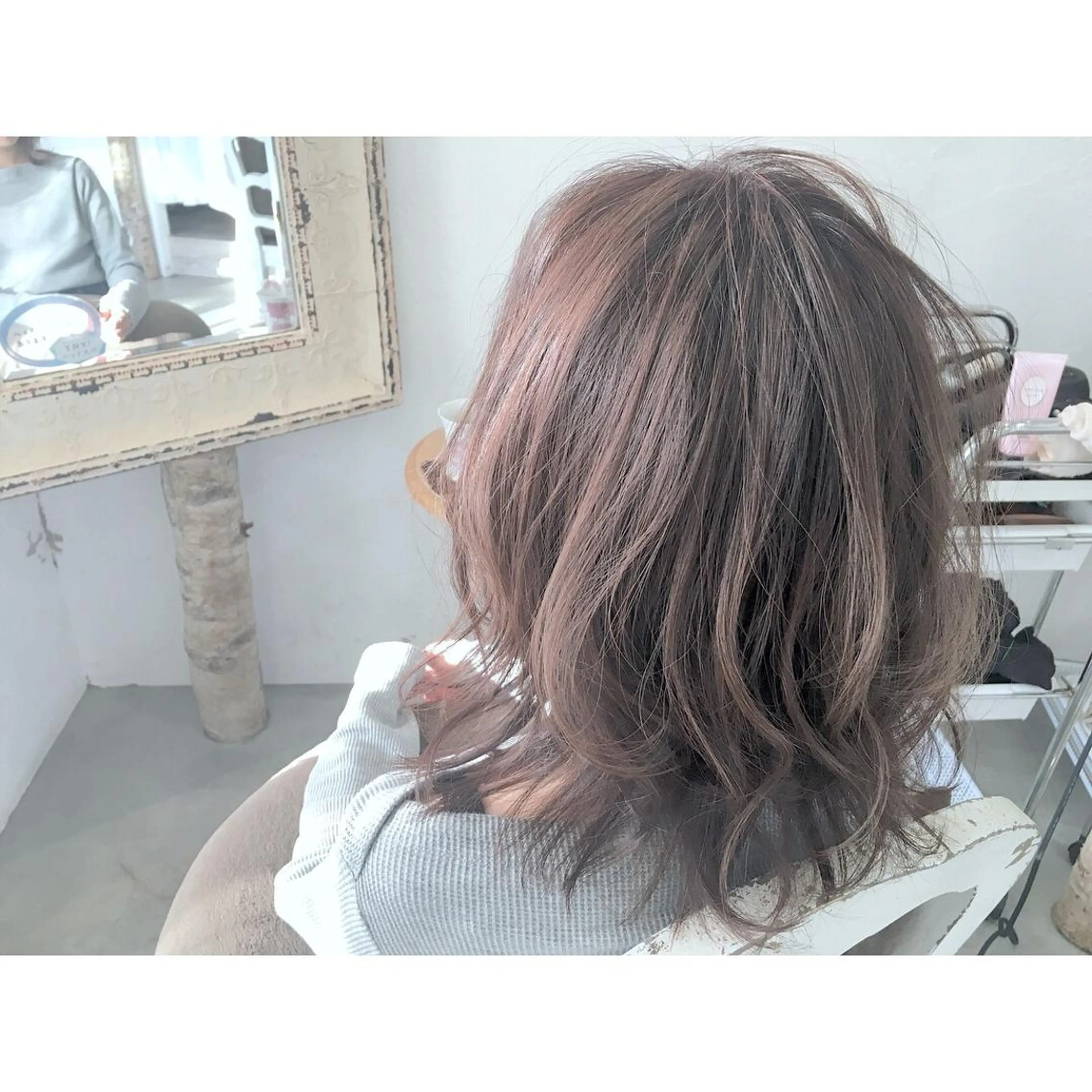 ミディアム カラー ハイライトカラー パープルカラー ハイライト fio マナミのヘアスタイル