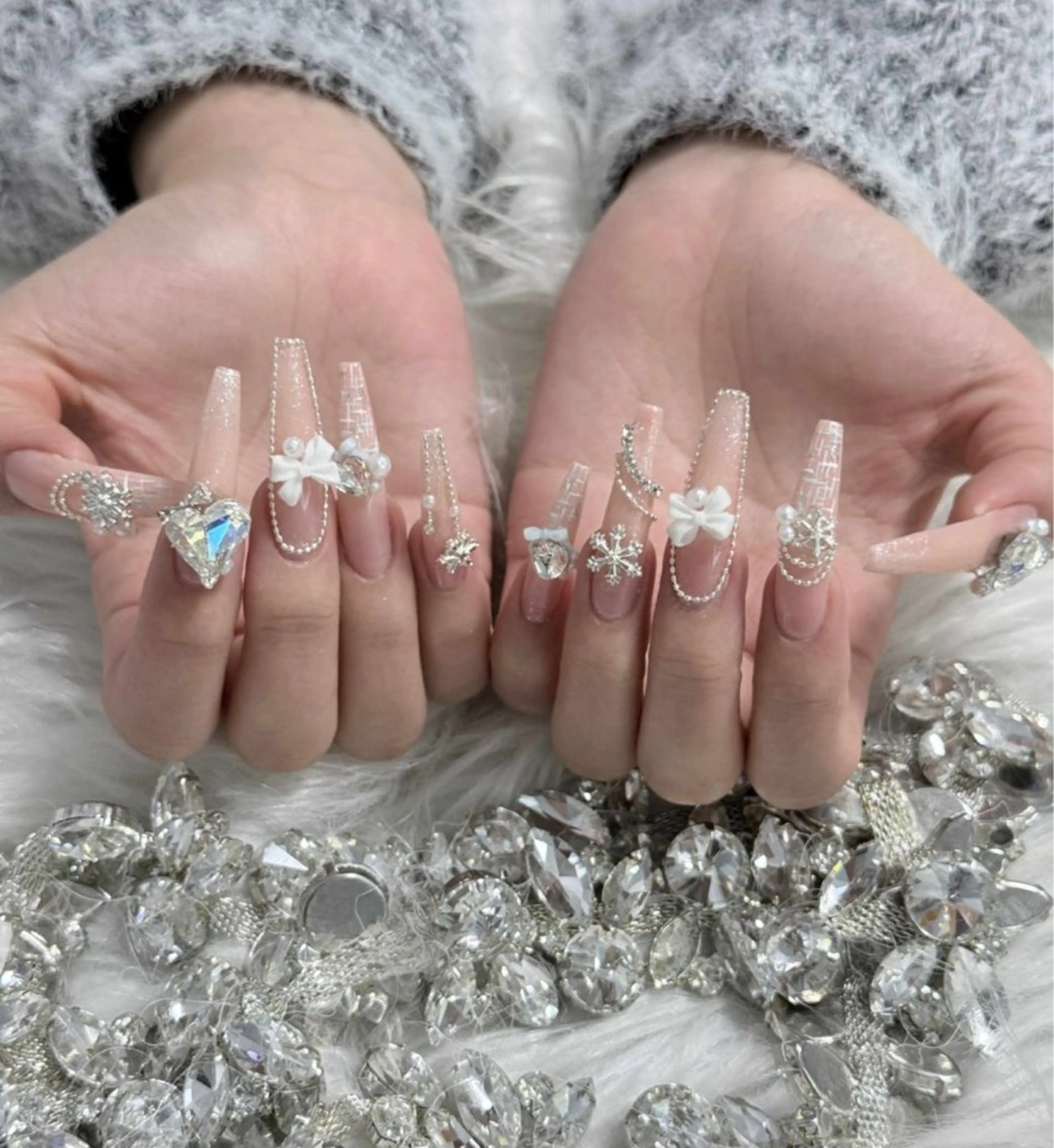 ネイル アートネイル グラデーション キラキラネイル ニュアンスネイル オフィスネイル ハンドネイル Amee Nail Salonのネイルデザイン