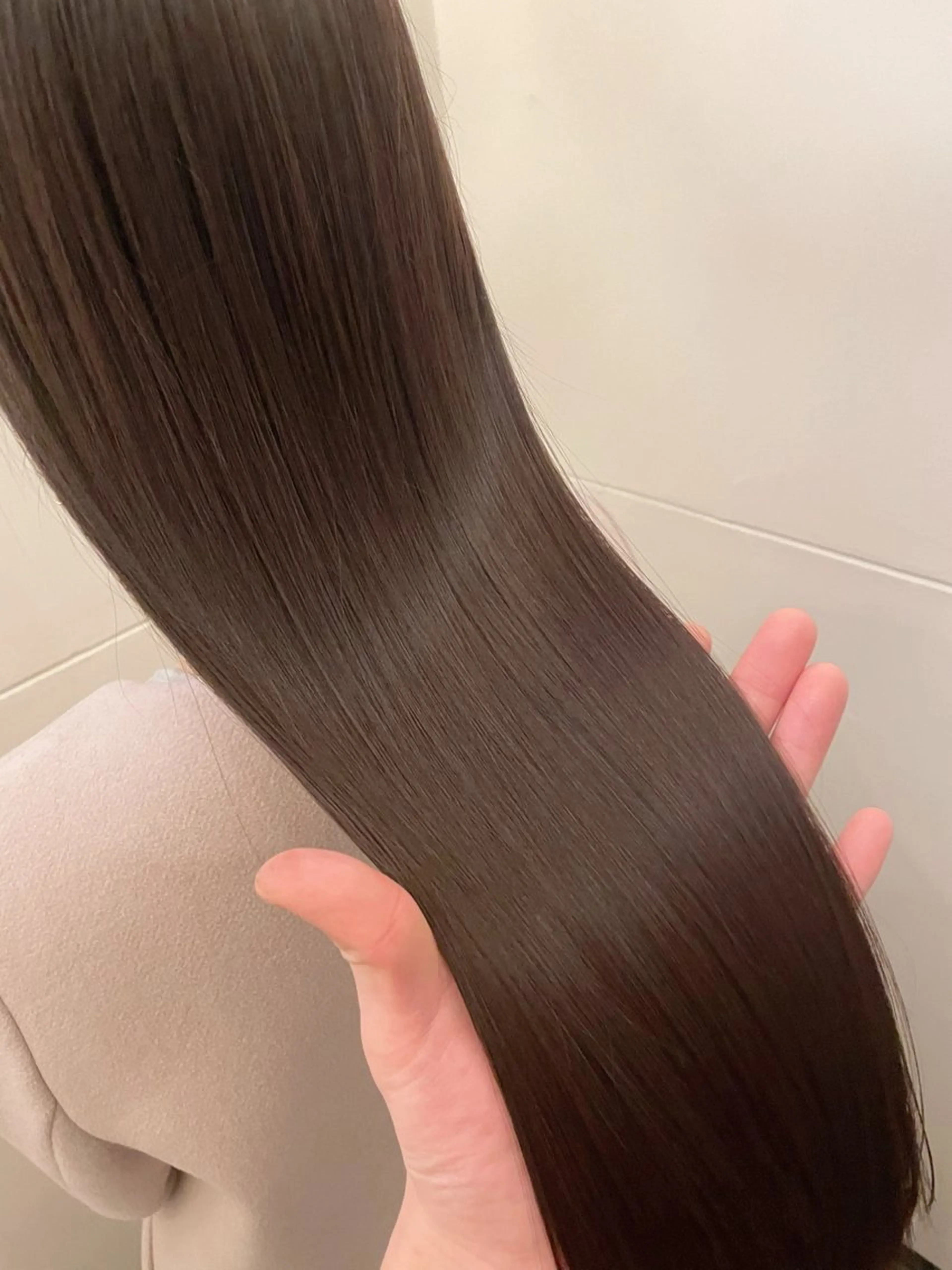 ロング ace share salon 梅田店所属・吉田勇人🩶レイヤー •透明感カラー•暗髪のヘアスタイル