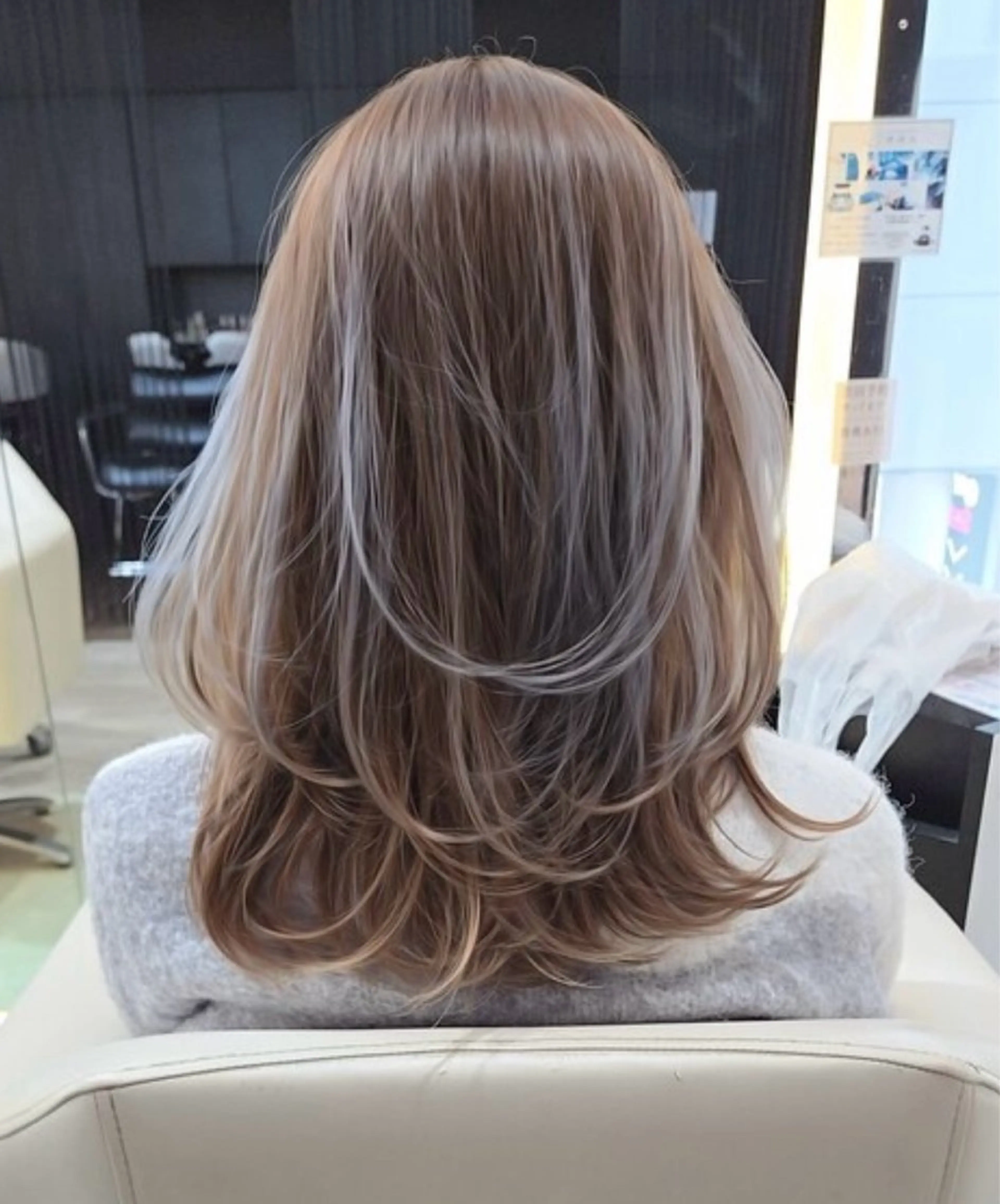 ミディアム ミディアムレイヤー レイヤーカット 近藤 羽南のヘアスタイル