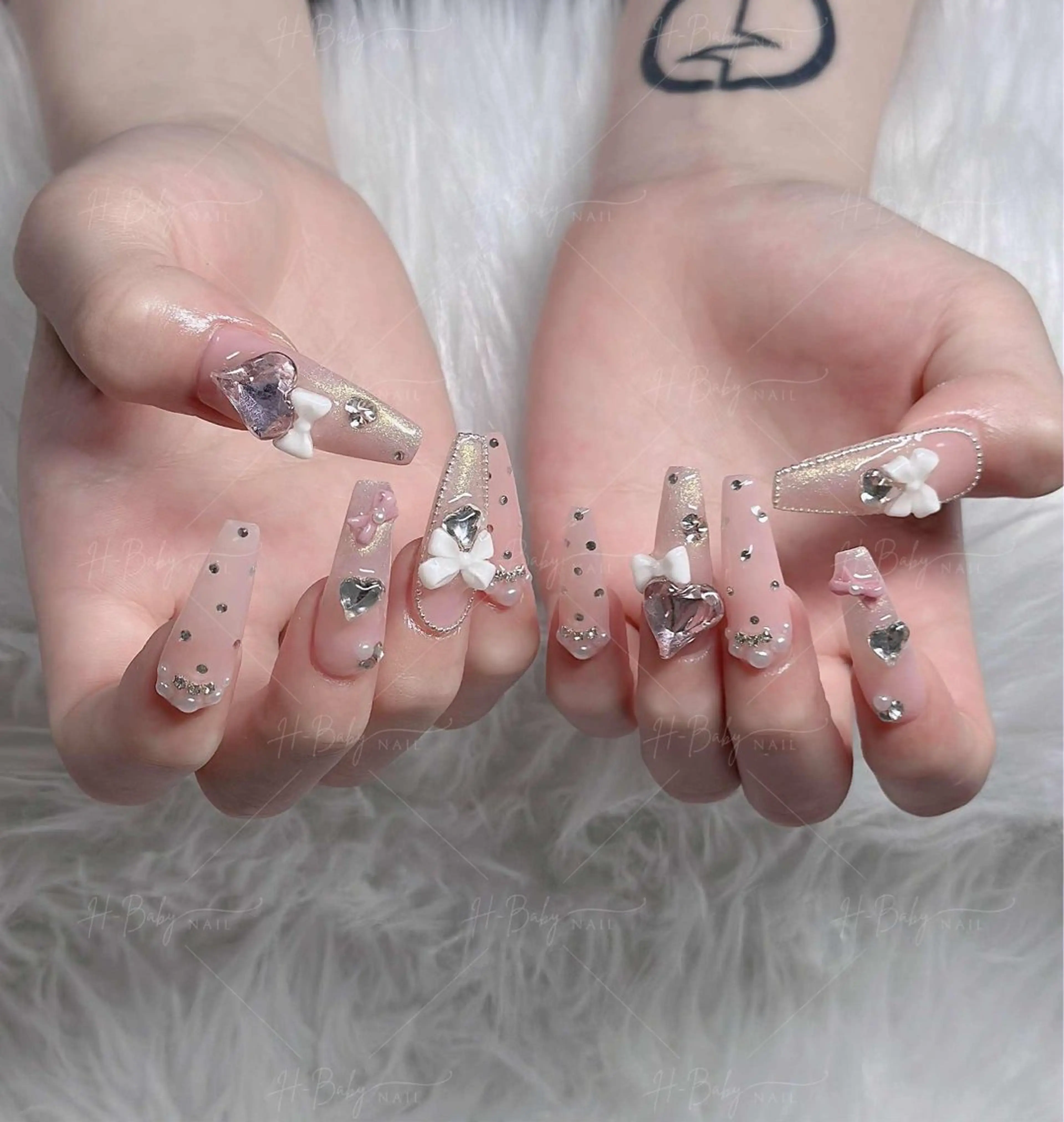 ネイル フレンチネイル ジェルネイル ガラスフレンチ ハロウィン ハート H.baby Nail Salonのネイルデザイン