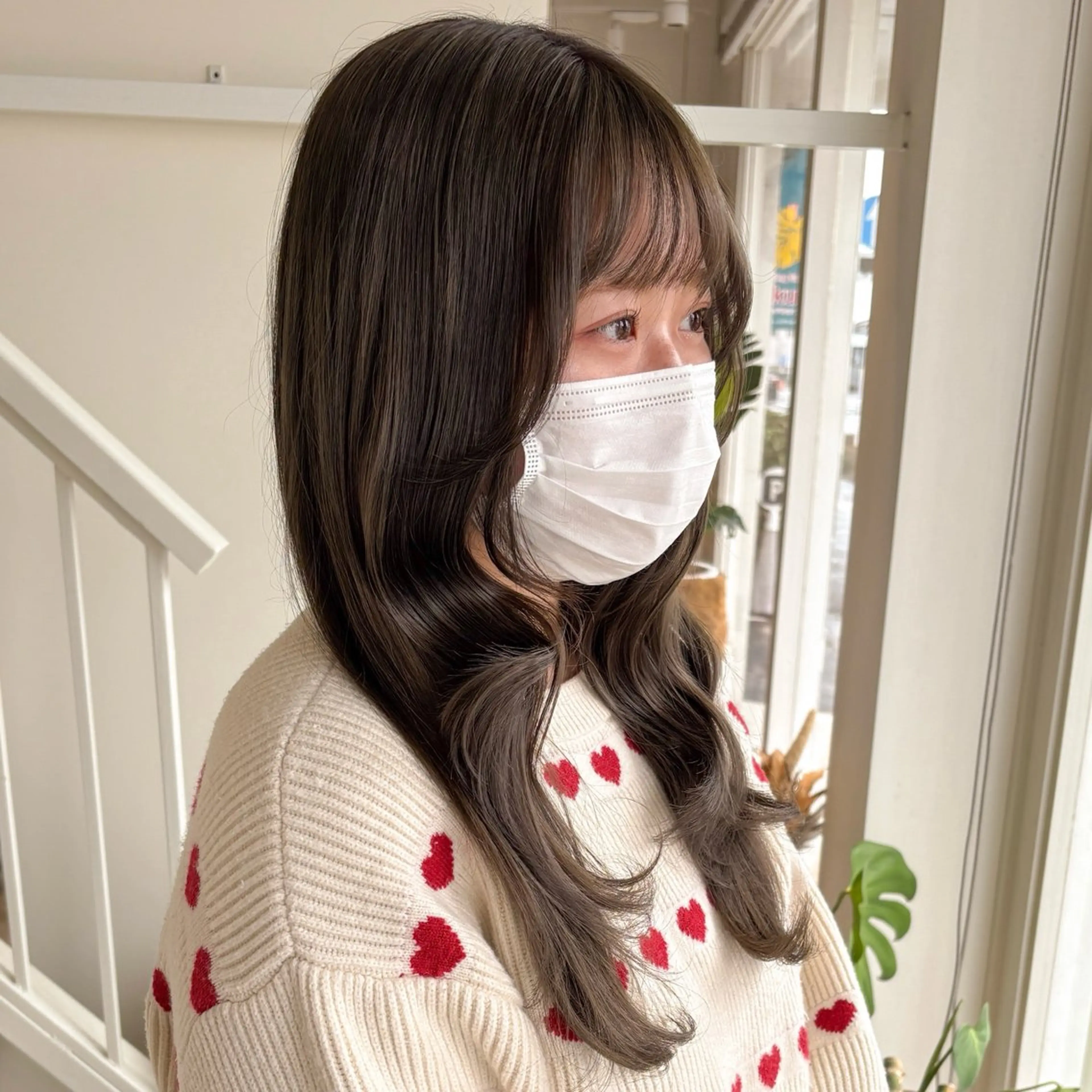 ロング カラー ブリーチ グレージュ オリーブグレージュ オリーブグレー 安西 香利奈のヘアスタイル