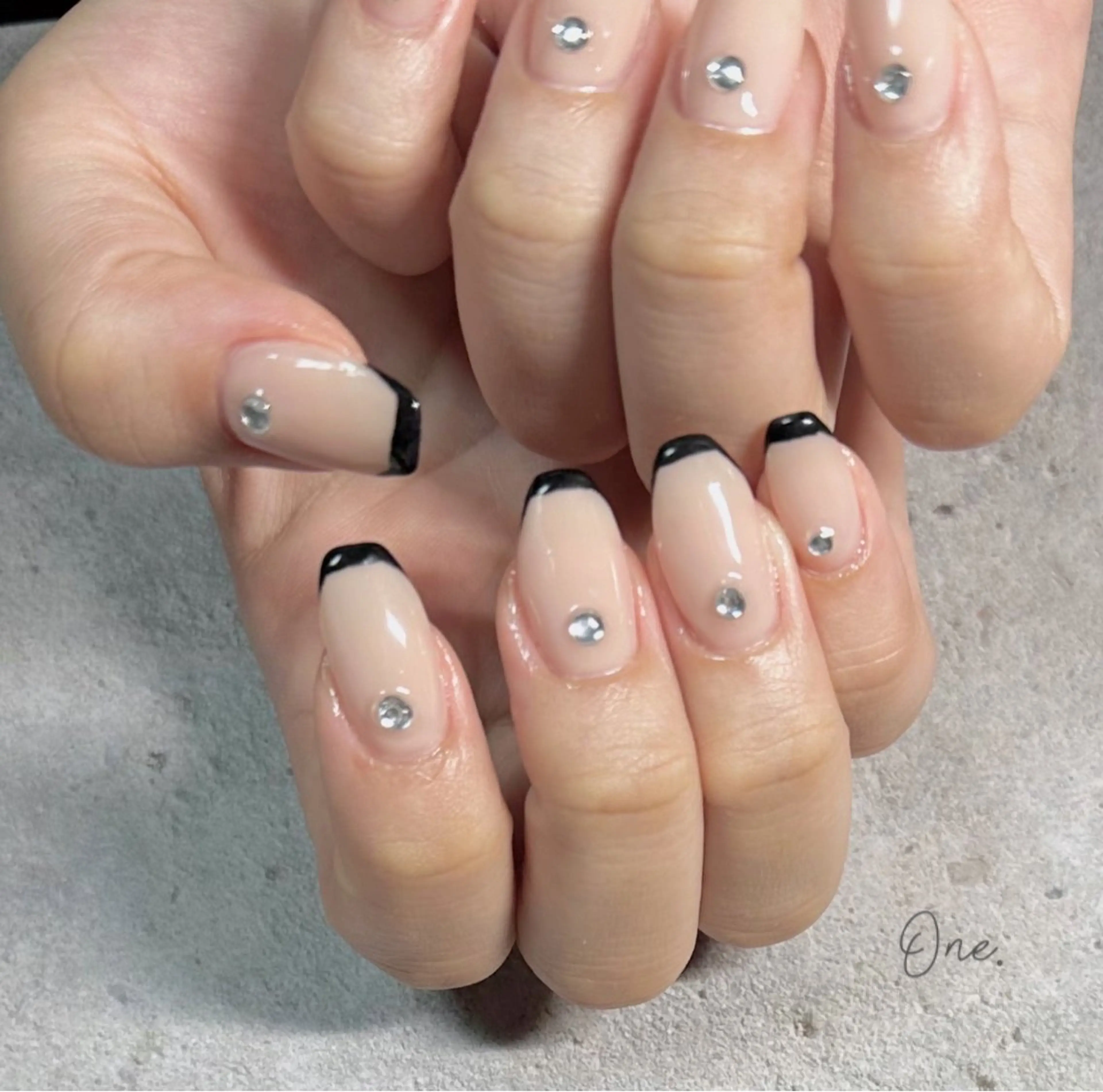 ネイル フレンチネイル ストーンネイル 田中 愛未のネイルデザイン