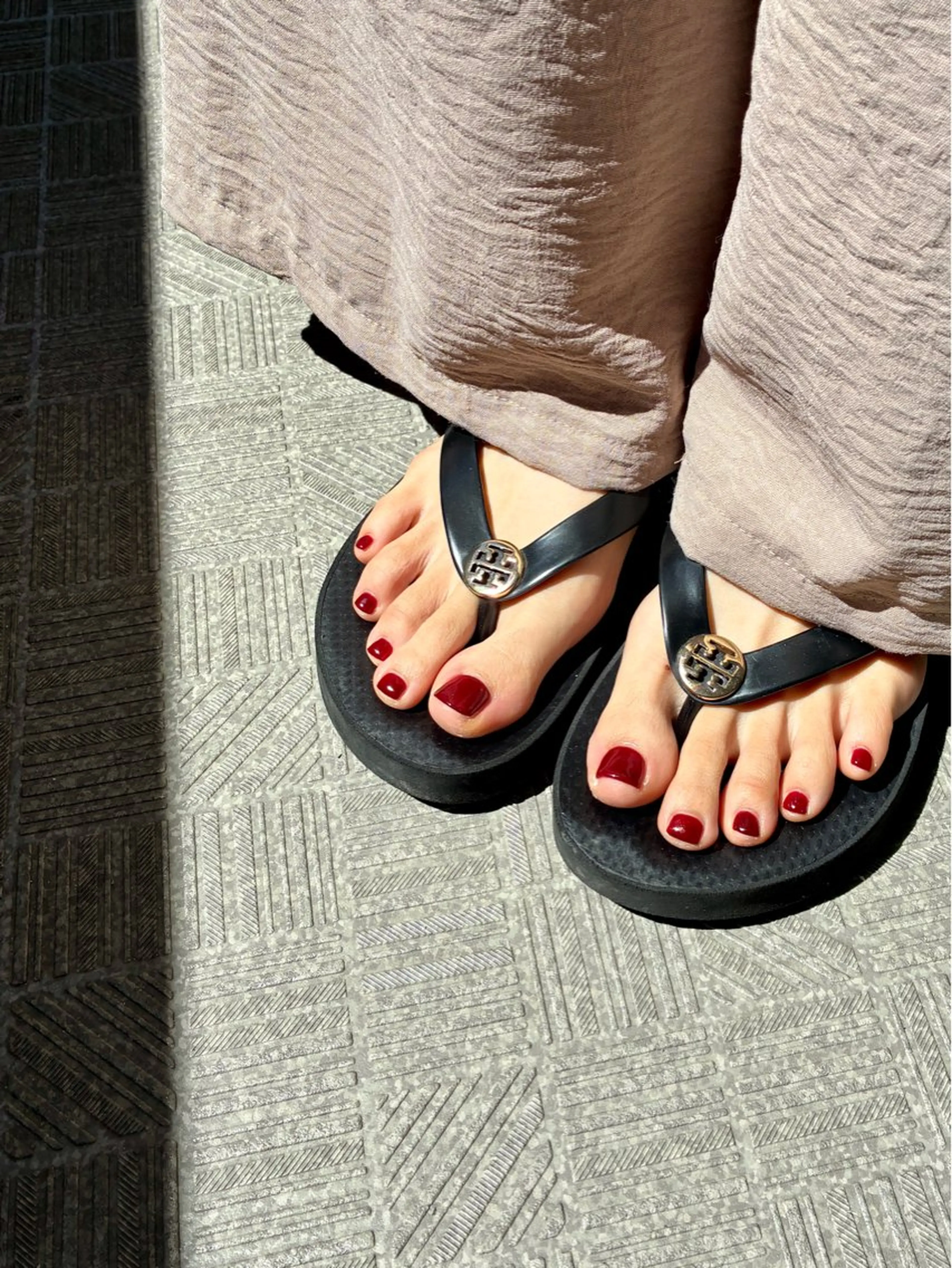 ネイル ボルドー フットネイル フットネイル nue所属・nue【ムー】 ひなたのネイルデザイン