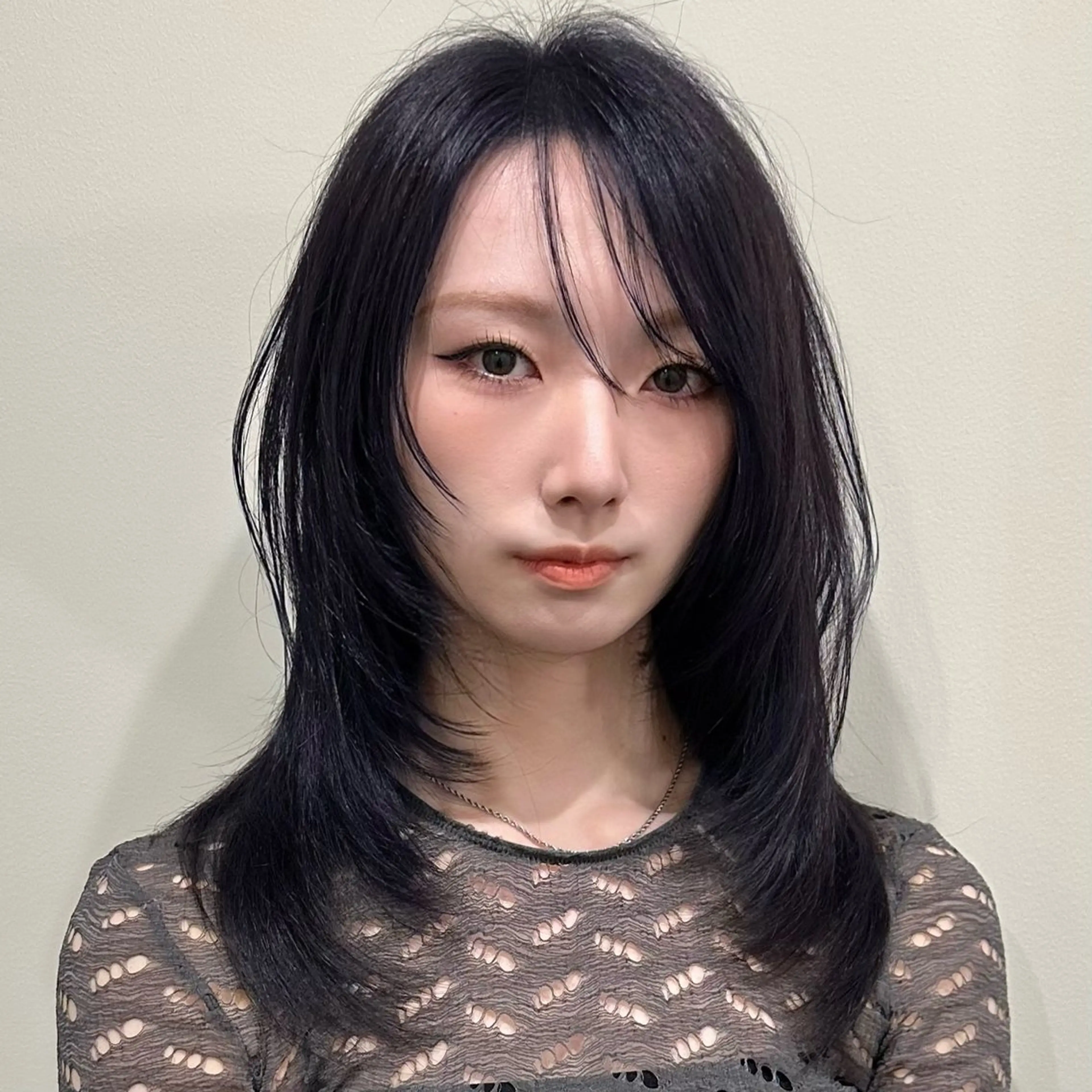 ミディアム カット ヘアカラー トリートメント 🌹ハッシュカット、 レイヤー韓国ヘア🌹のヘアスタイル