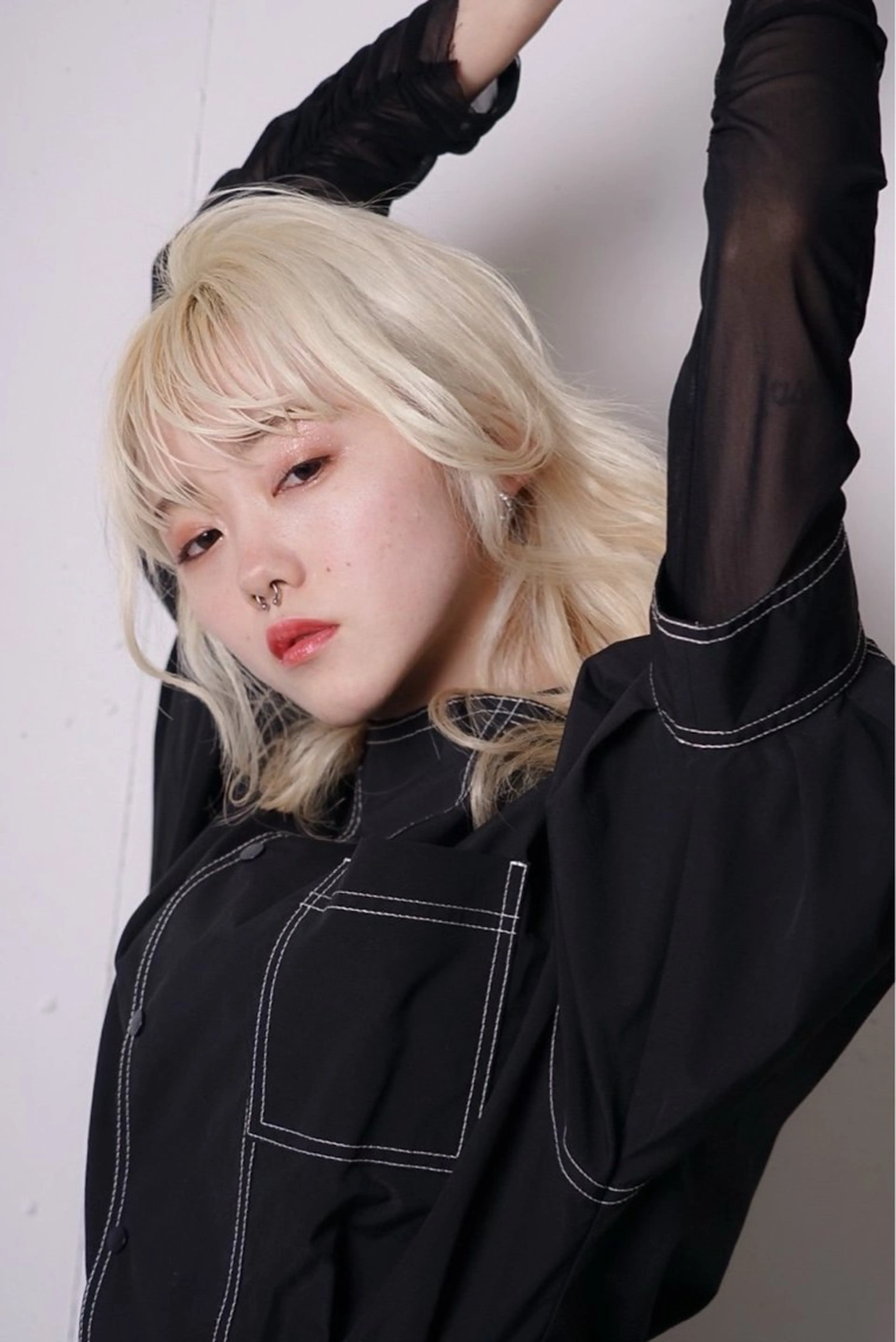 ミディアム カラー ブロンド カット ヘアカラー トリートメント ウルフカット レイヤーカット上柿のヘアスタイル