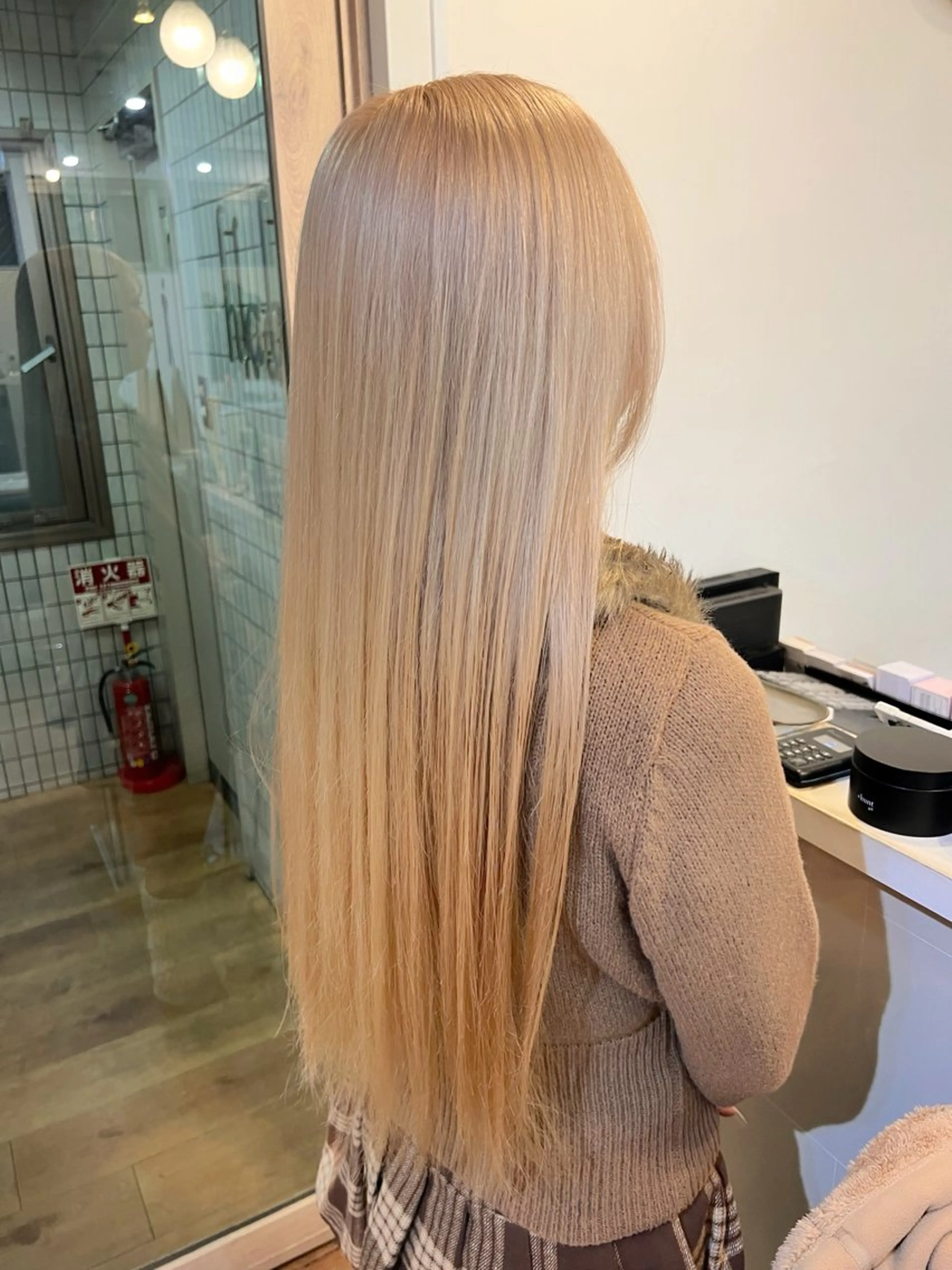 カラー ベージュカラー ホワイトベージュ 難波ブリーチカラー ⭐︎瀬尾拓充のヘアスタイル