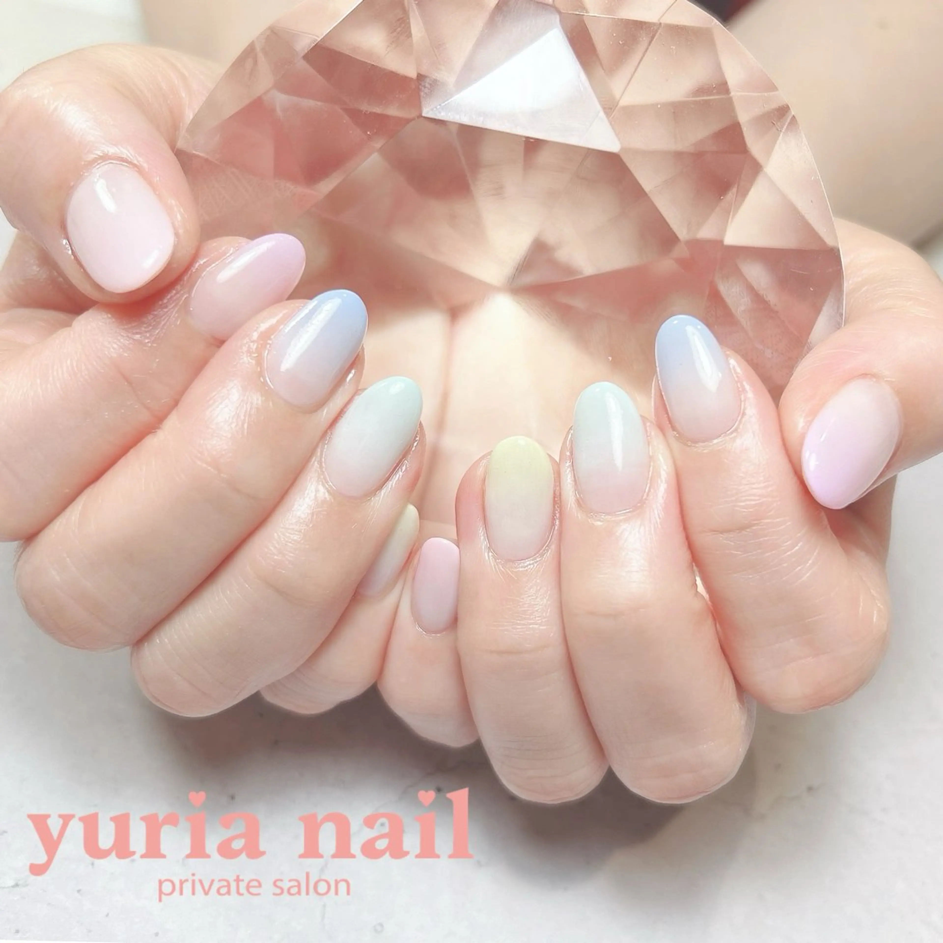 ネイル ジェルネイル グラデーション パステルネイル ホワイト ハンドネイル 小林 ゆりあのネイルデザイン