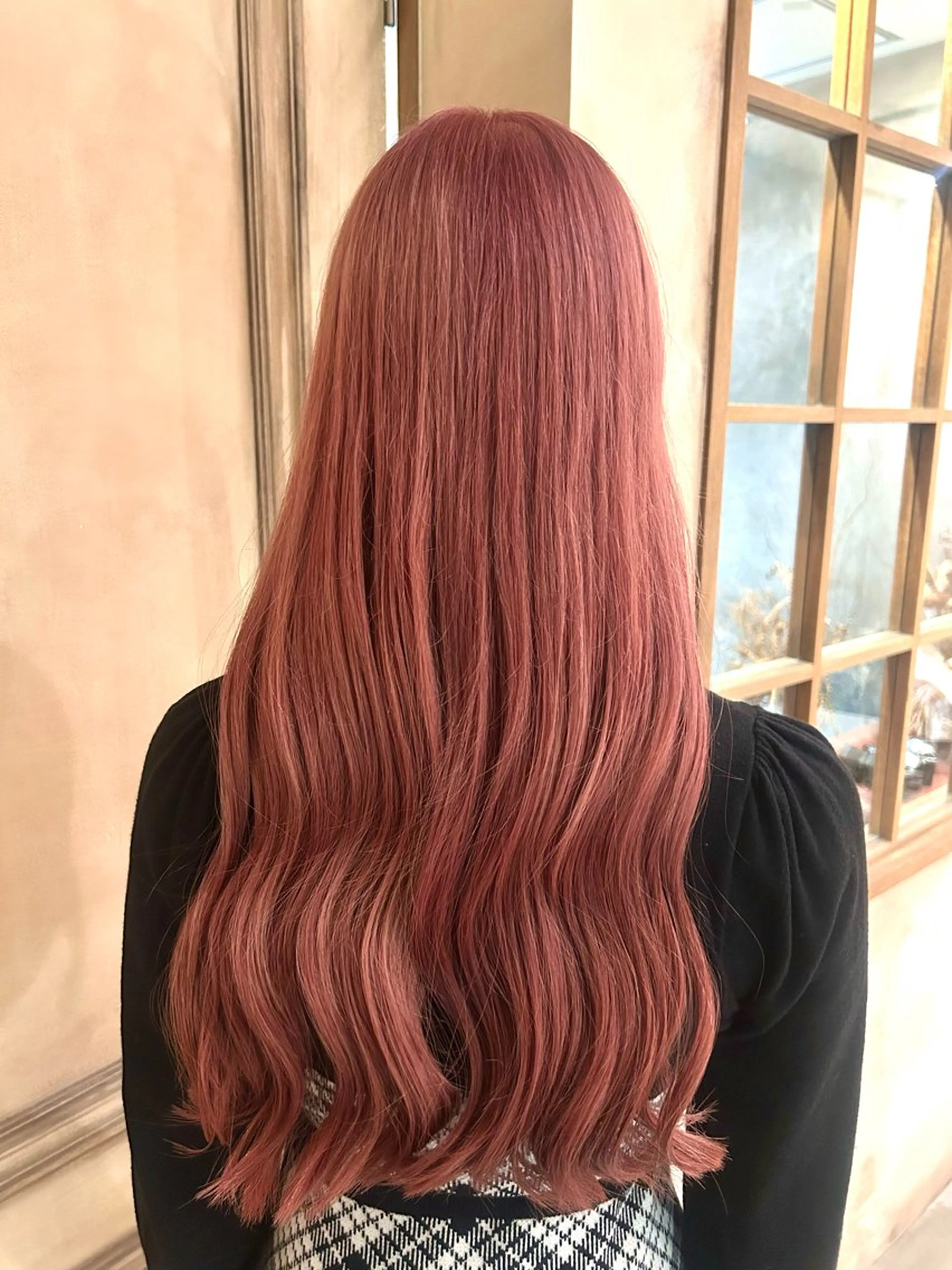 ロング 津村 優明のヘアスタイル