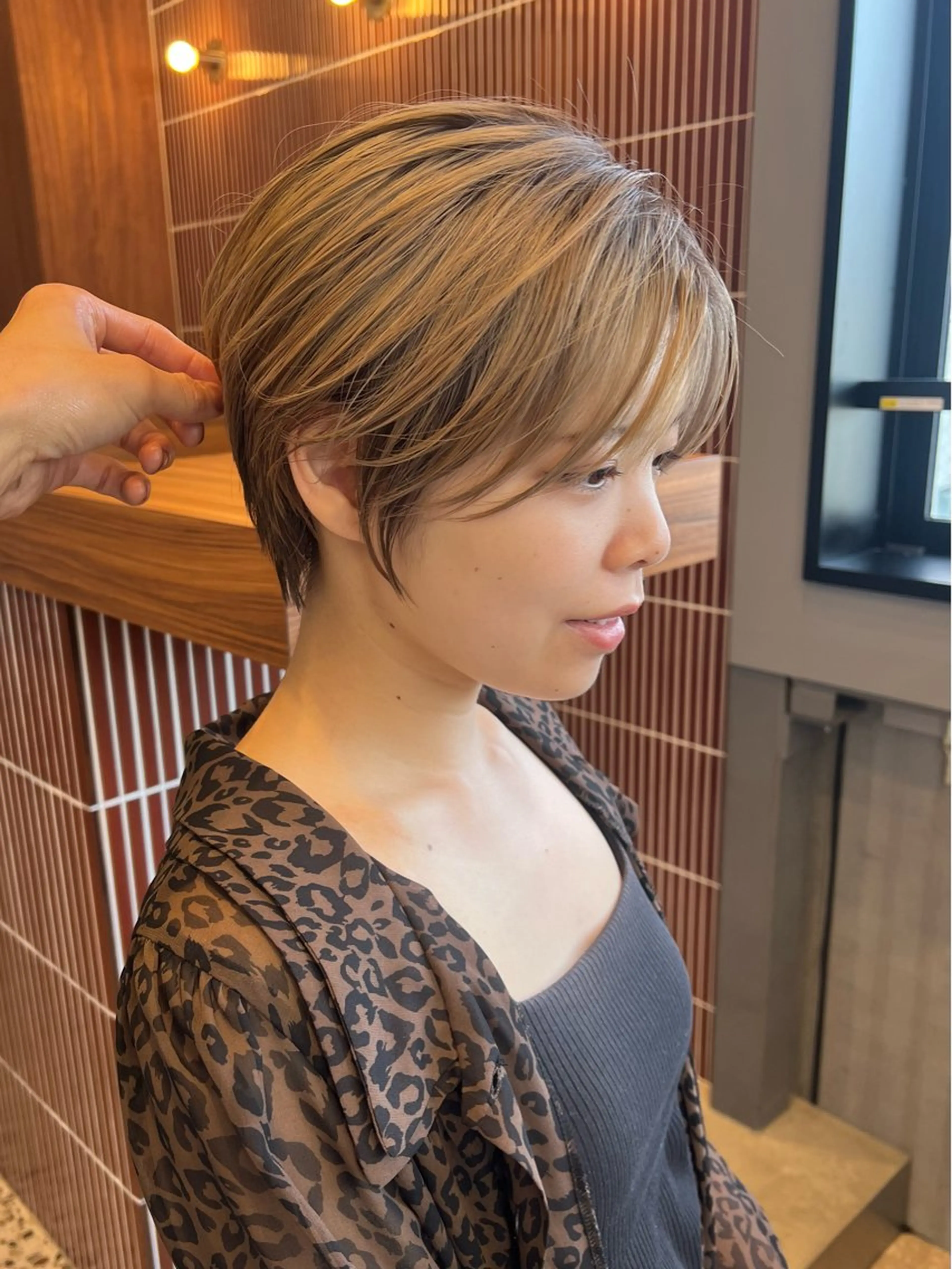 ショート カラー バレイヤージュ ブリーチ レイヤーカット カット ヘアカラー 仲井間　賢雄 fifthのヘアスタイル