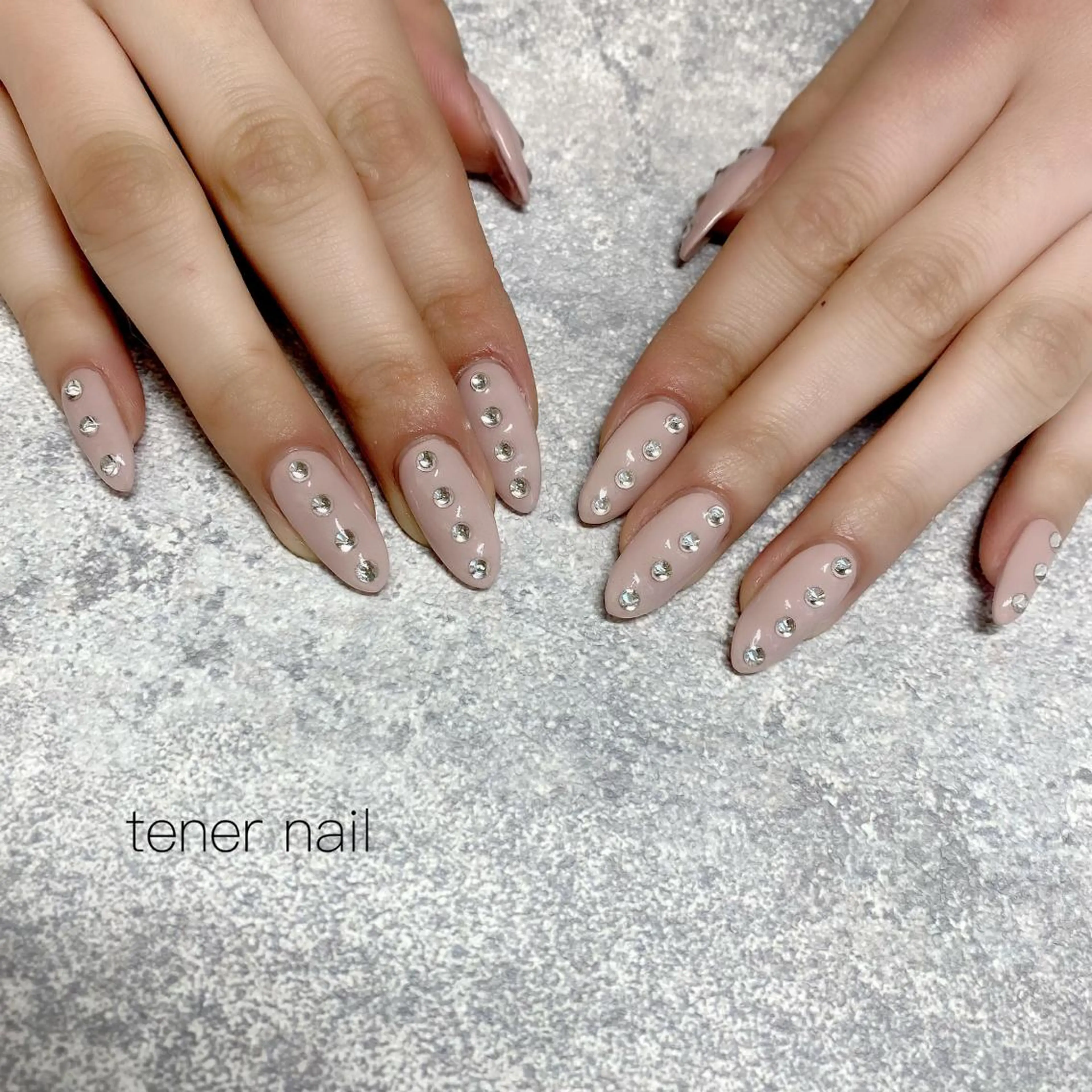 ネイル ピンク ストーンネイル テネルネイル tener nailのネイルデザイン