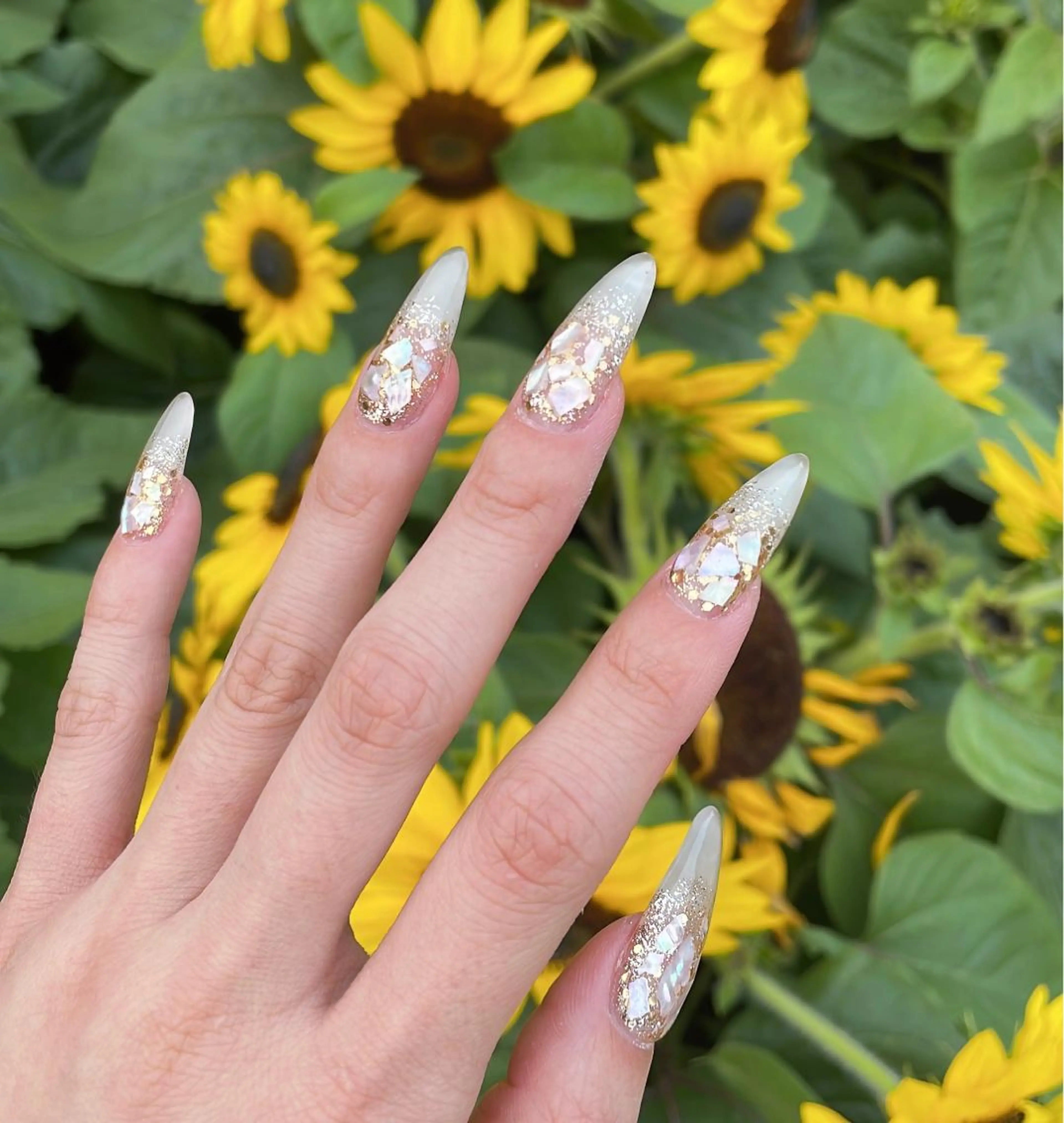 ネイル VIERU 🌈🎀💖のネイルデザイン