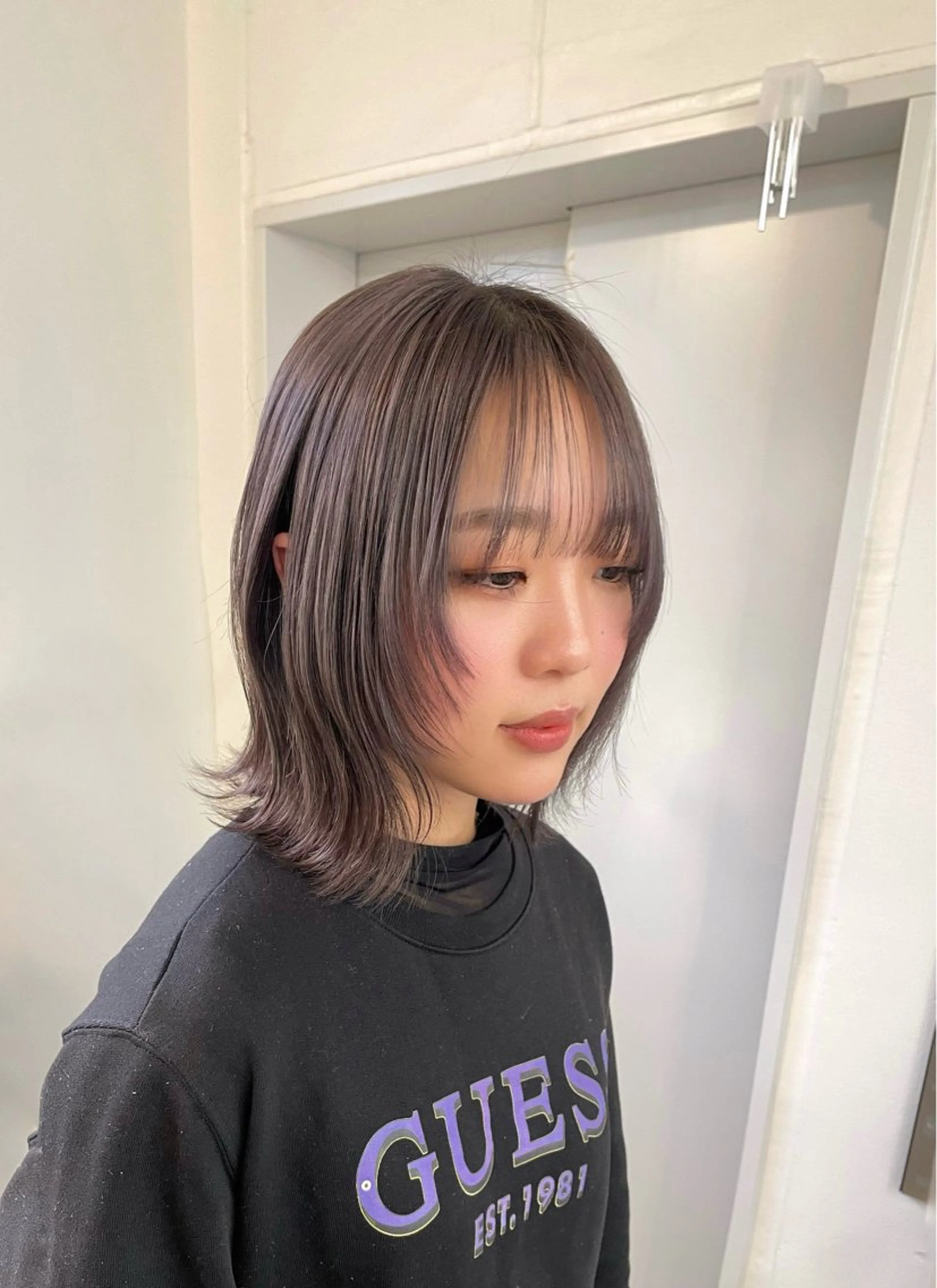 ミディアム レイヤーカット ヘアカラー 顔まわりレイヤー 透明感カラー🩵🩵のヘアスタイル