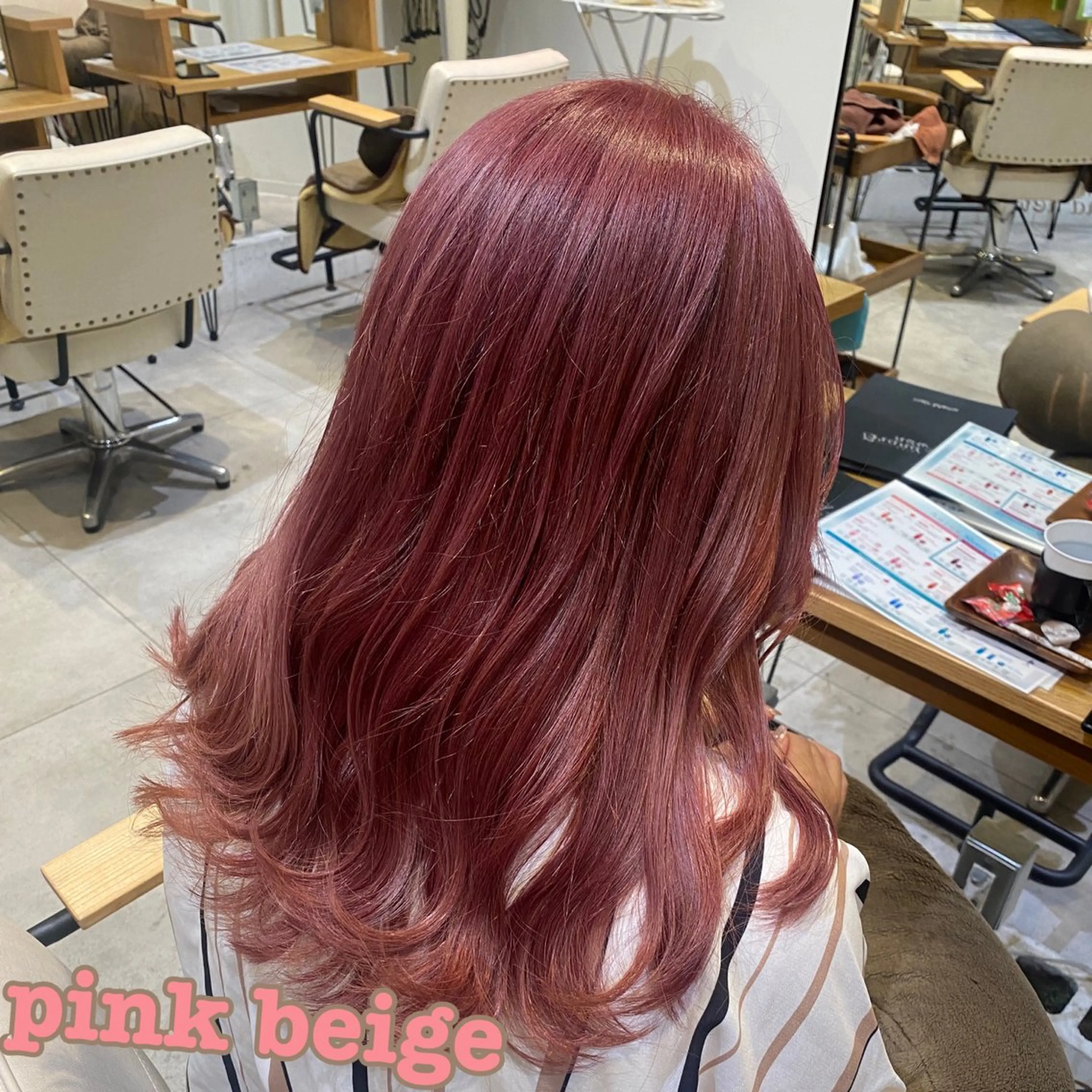 ロング カラー ベージュカラー ブリーチ ピンクカラー ピンクベージュ カット ヘアカラー 南上 野々佳のヘアスタイル