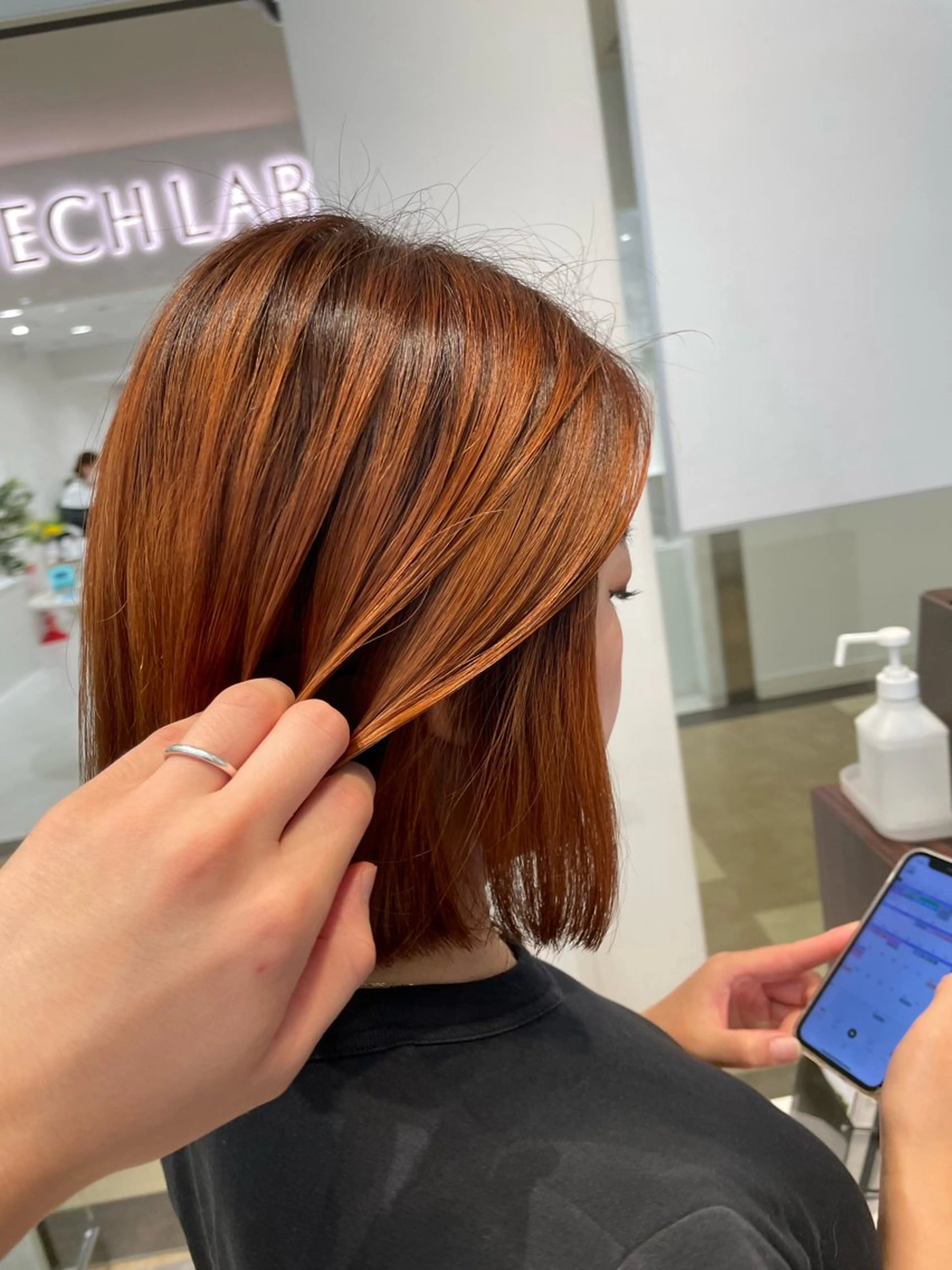 ミディアム カラー グラデーションカラー オレンジ ボブ TAYA 玲央のヘアスタイル