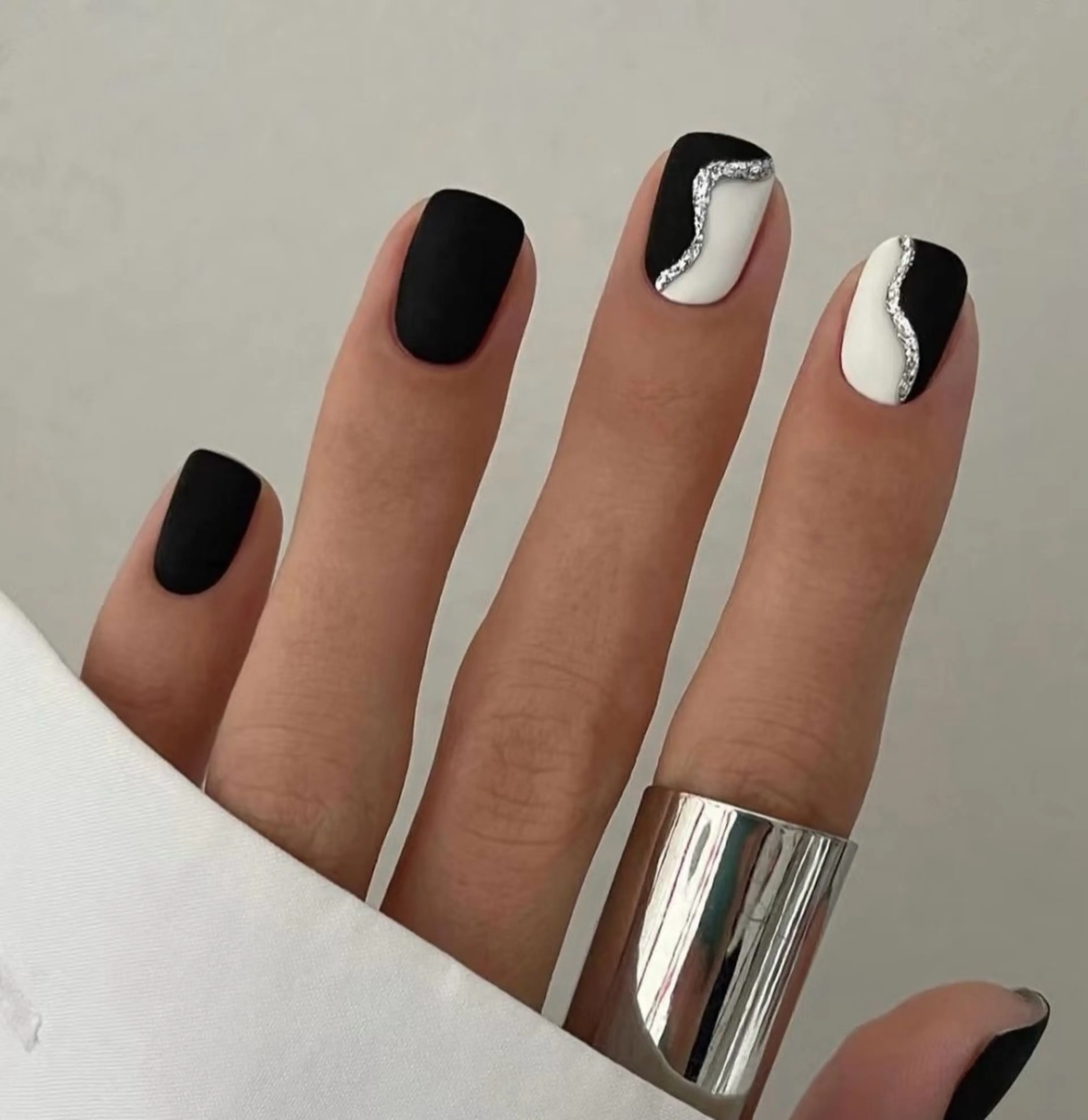 ネイル 高木 維麗絲のネイルデザイン