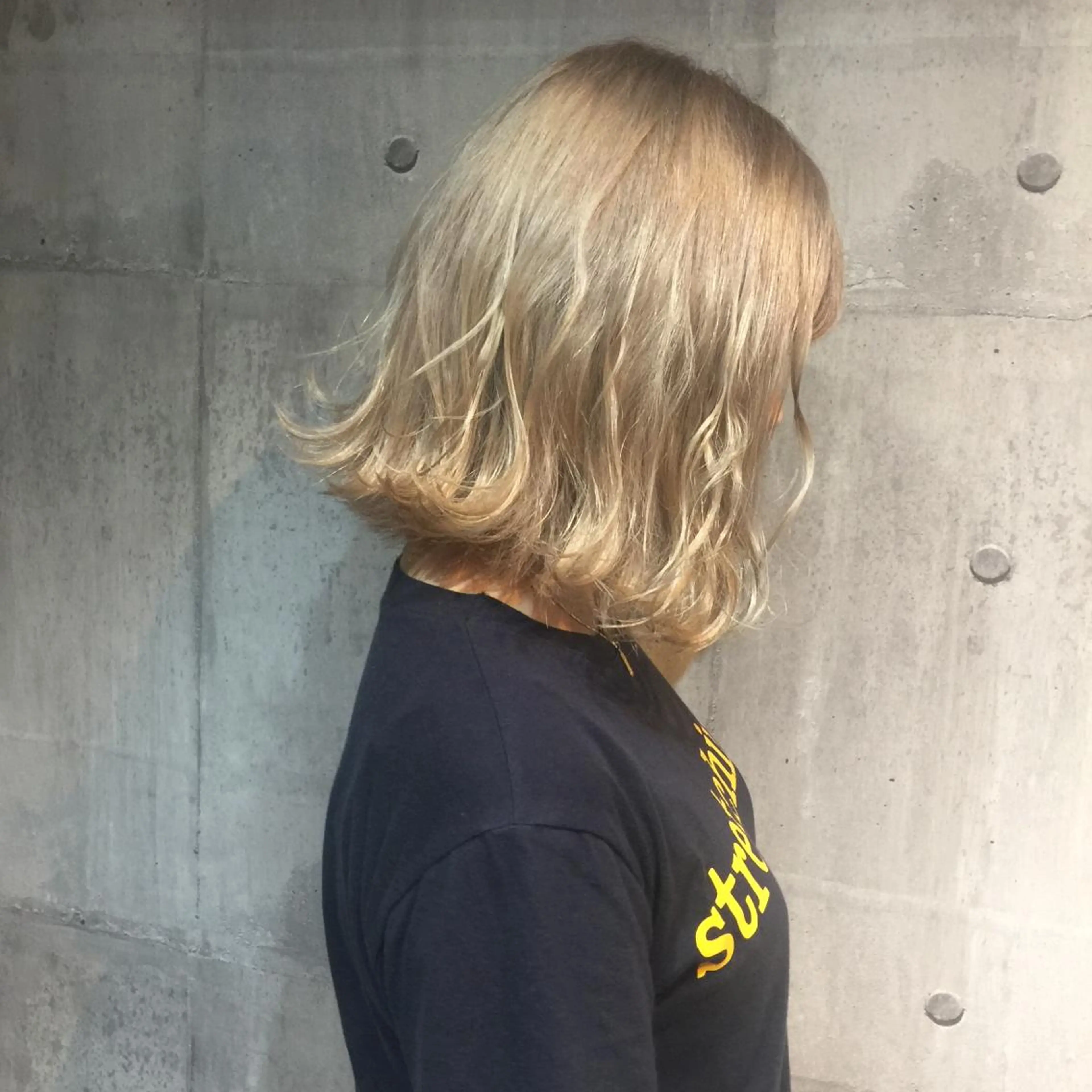 ミディアム カラー ベージュカラー ホワイトベージュ ホワイト&レイヤーカ ットエクステ長畠俊輔のヘアスタイル